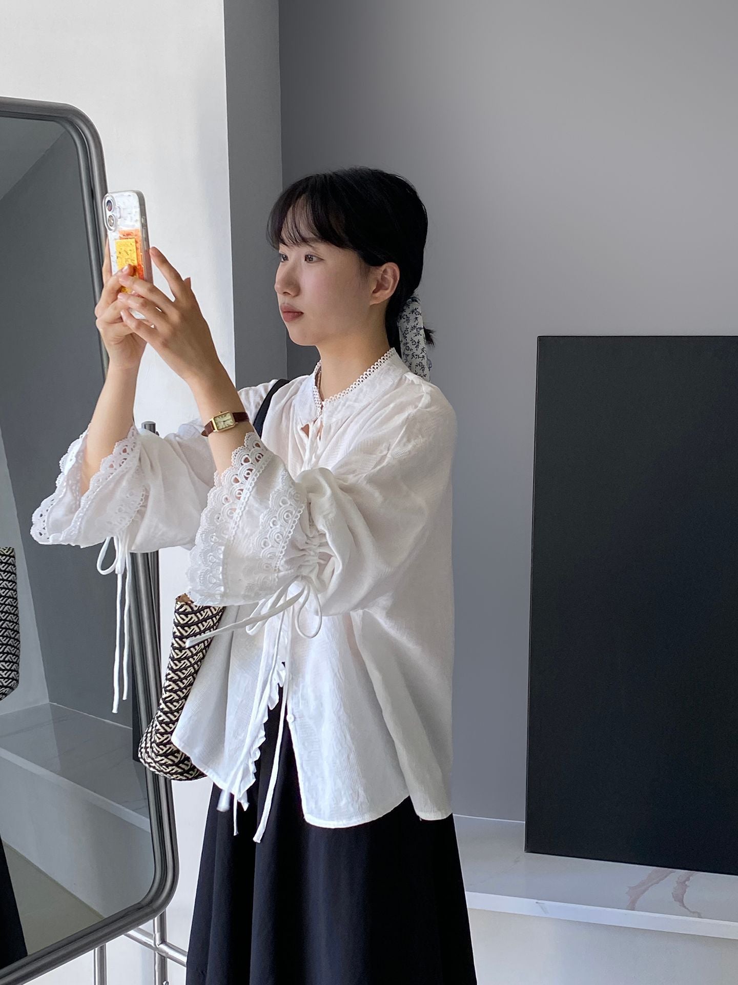 韓系蕾絲拼接木耳邊繫帶喇叭袖襯衫