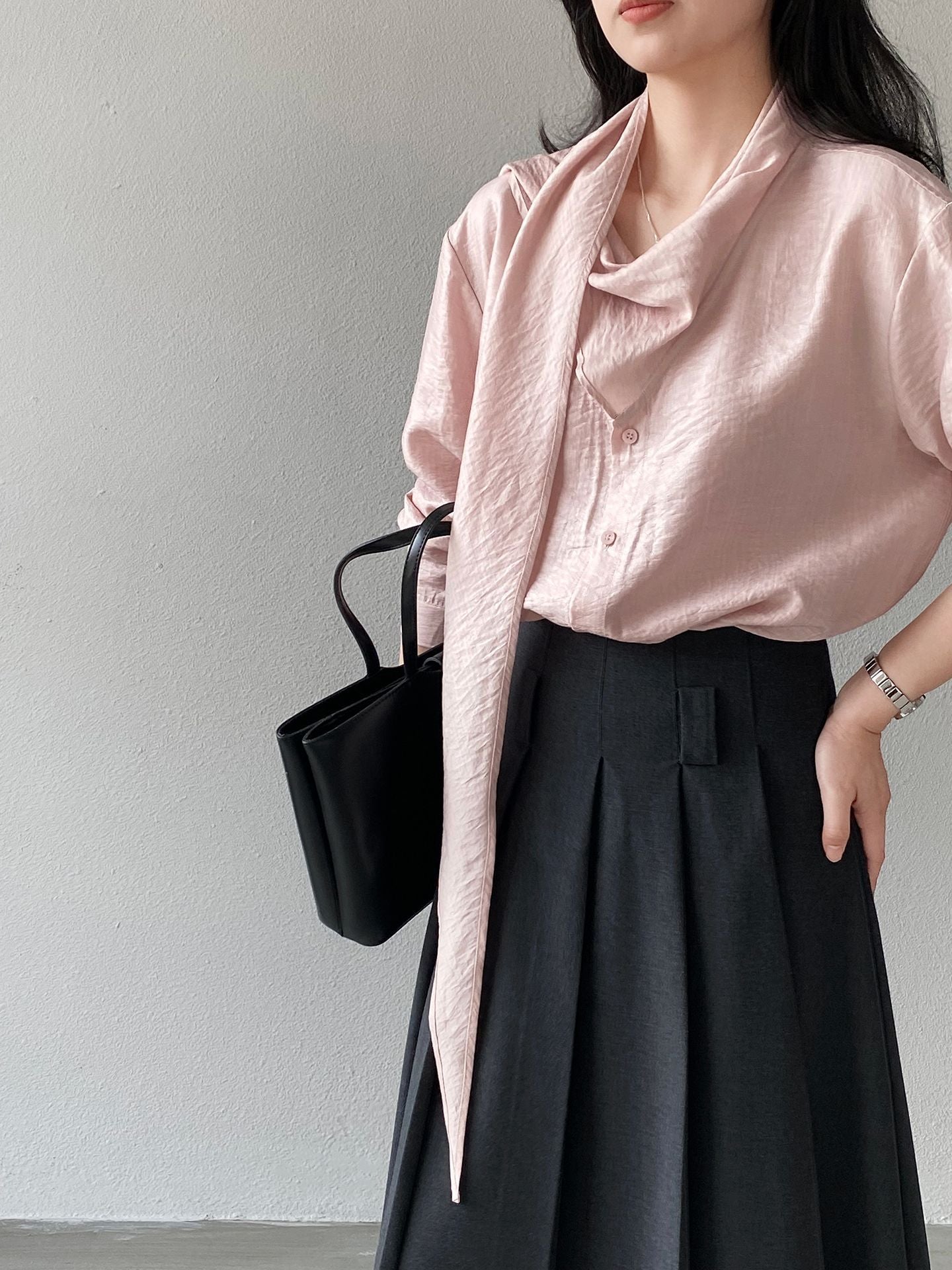 【許我耀眼】韓系飄帶通勤氣質光澤感長袖襯衫-2色