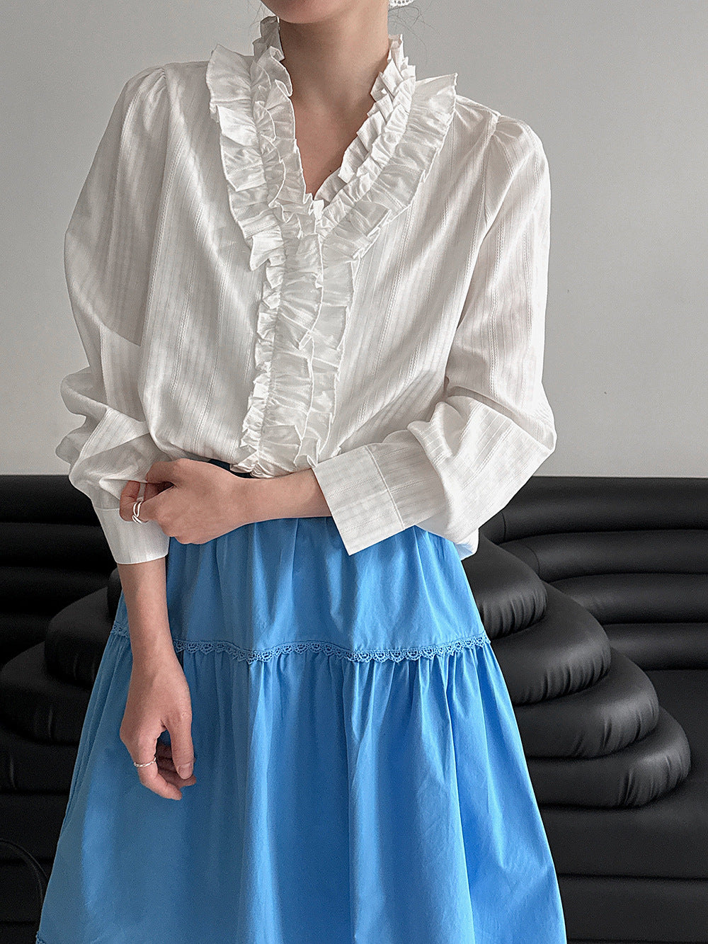 韓系溫柔風百搭格紋肌理感木耳邊V領襯衫-2色