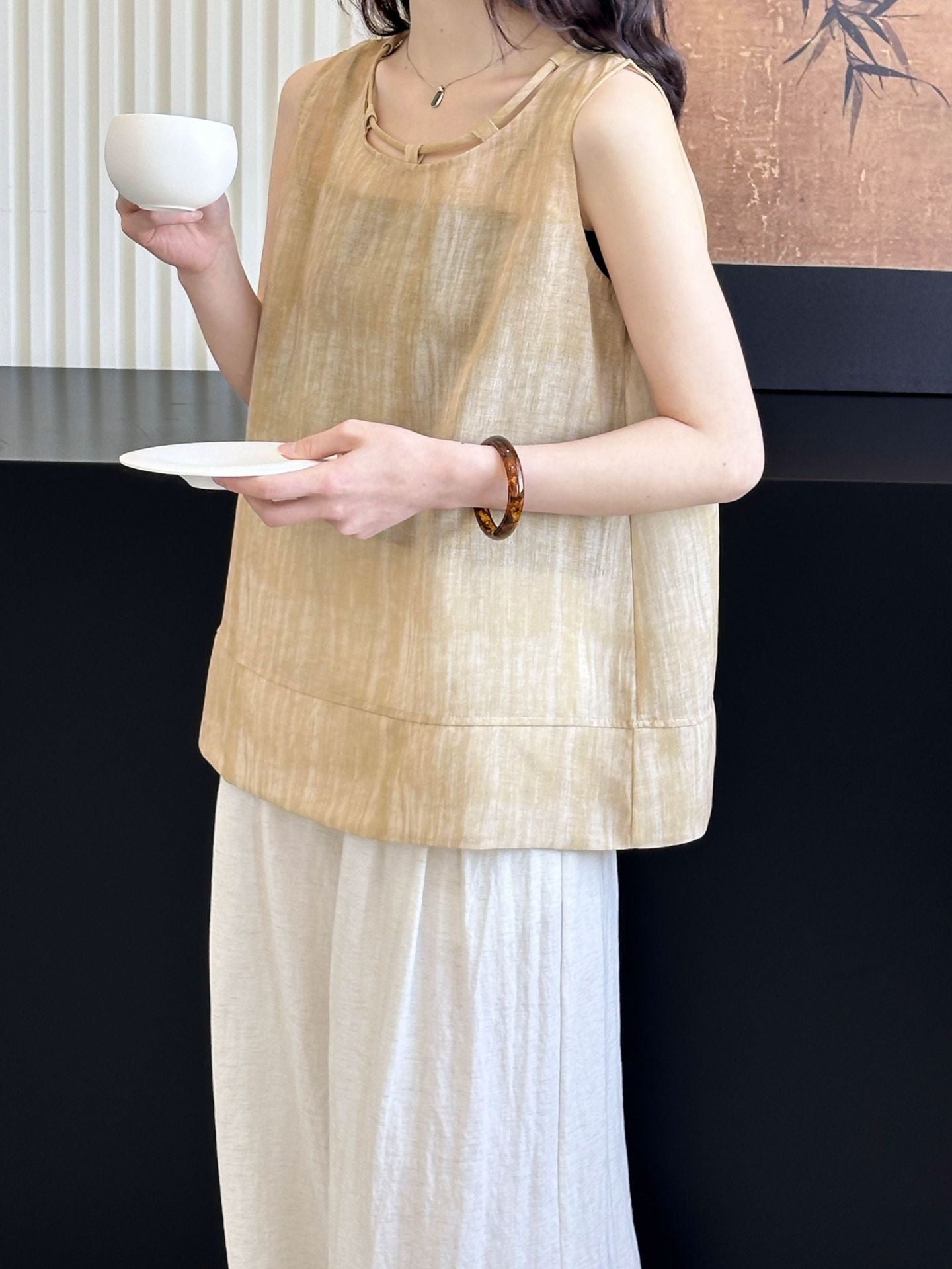 新古典領口設計感寬鬆微透無袖上衣-2色