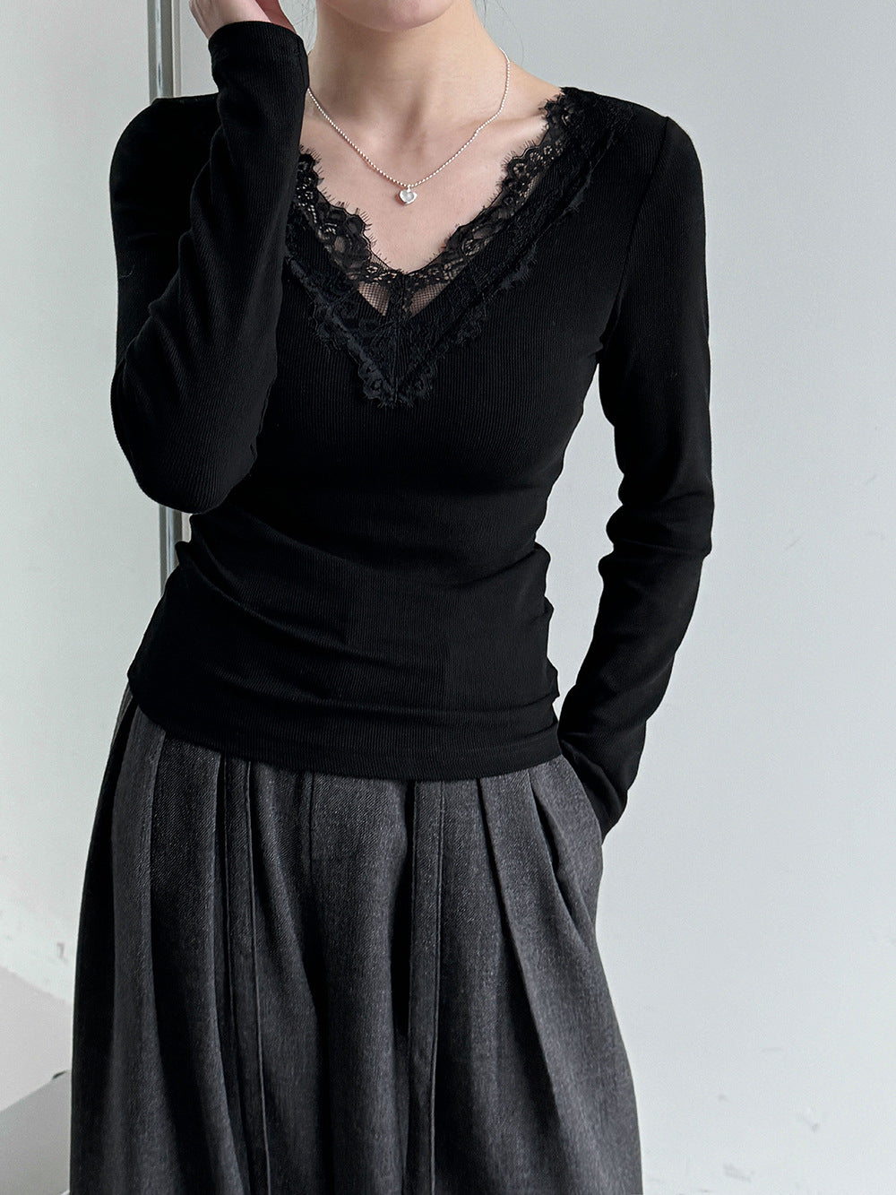 韓系溫柔V領蕾絲顯瘦拼接針織打底衫-2色