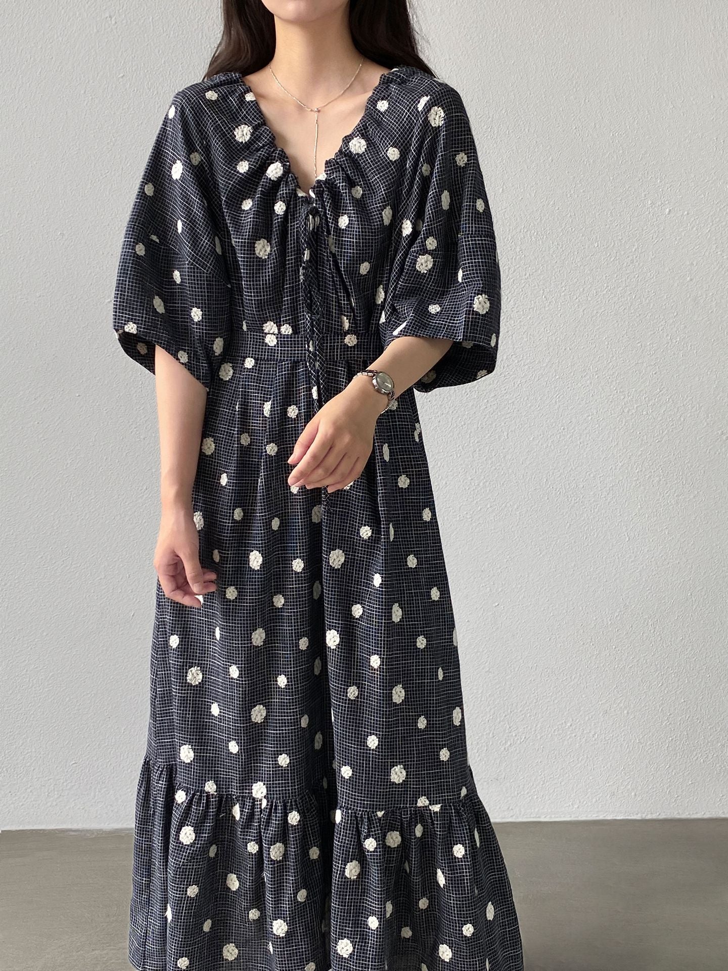 法式刺繡波點慵懶V領短袖長洋裝