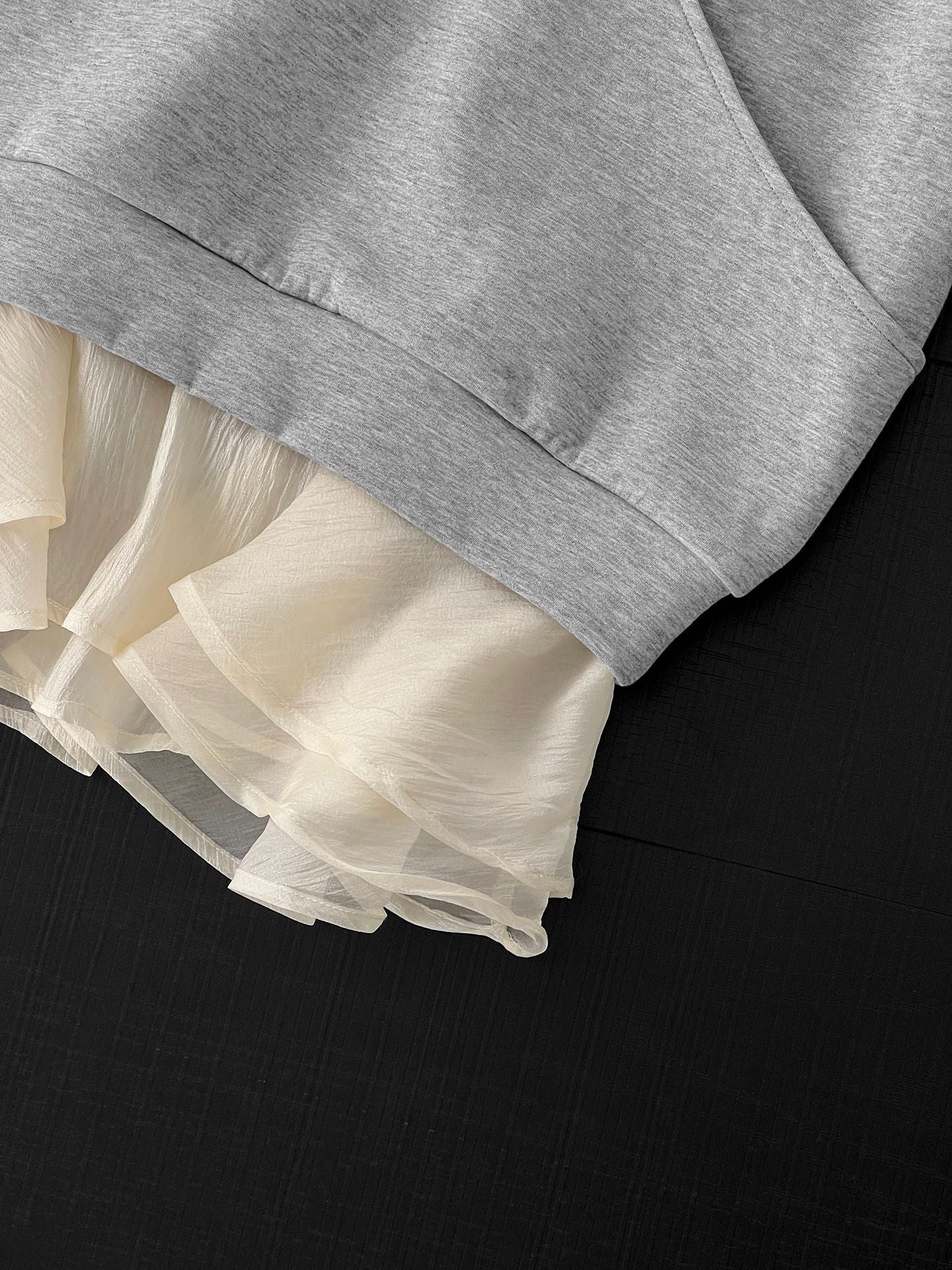 【疊穿芭蕾】V領荷葉邊拼接假兩件繫帶上衣