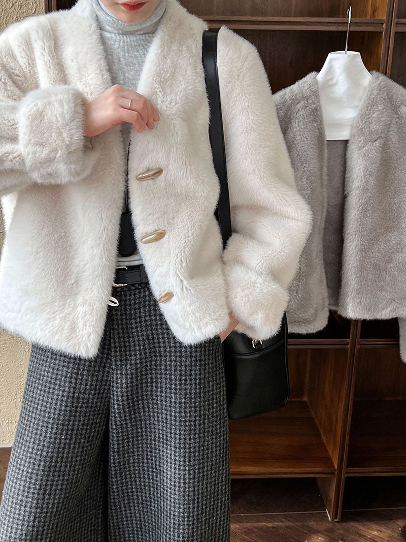仿貂絨環保皮草V領牛角扣短款外套-2色