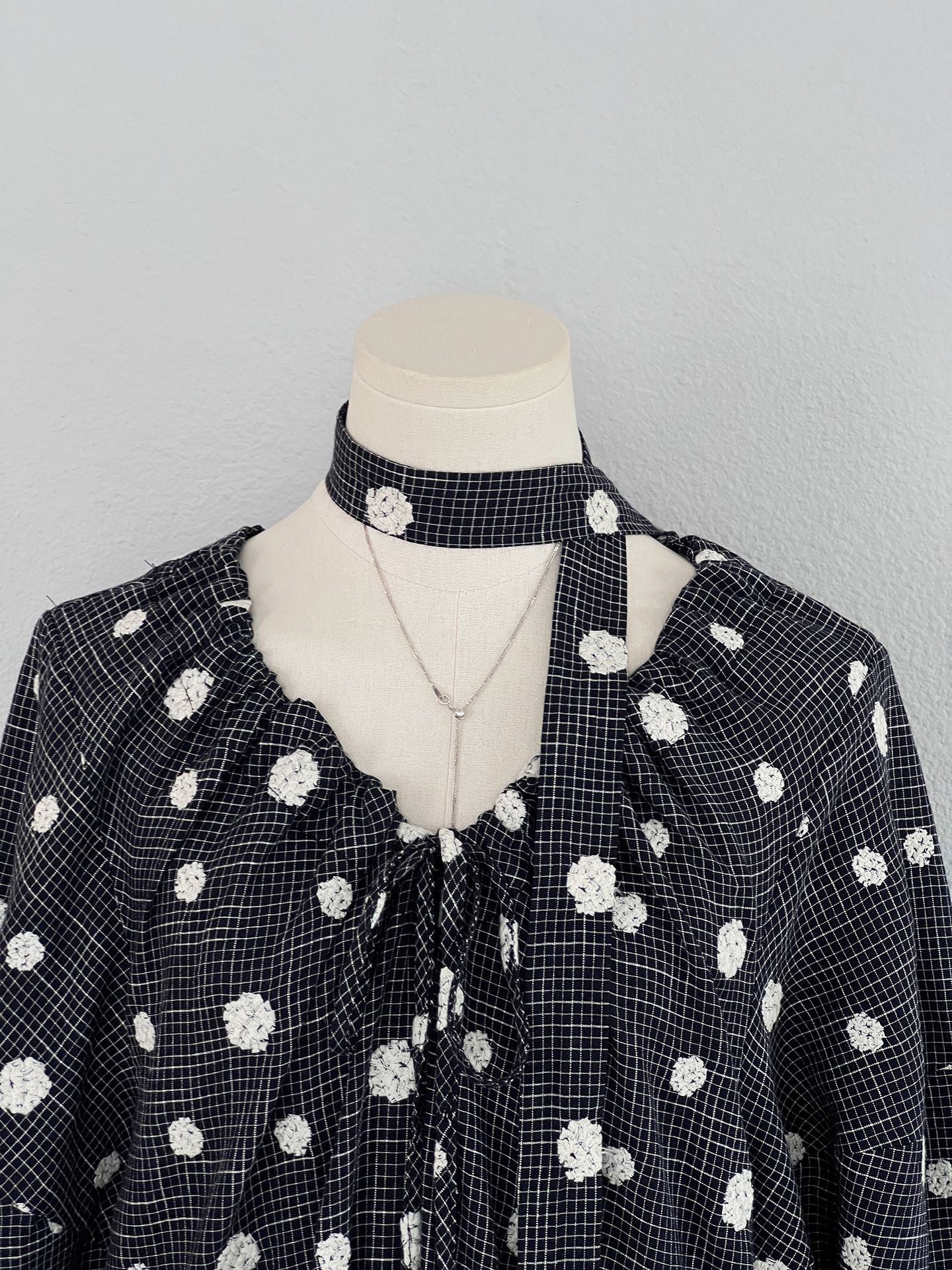法式刺繡波點慵懶V領短袖長洋裝