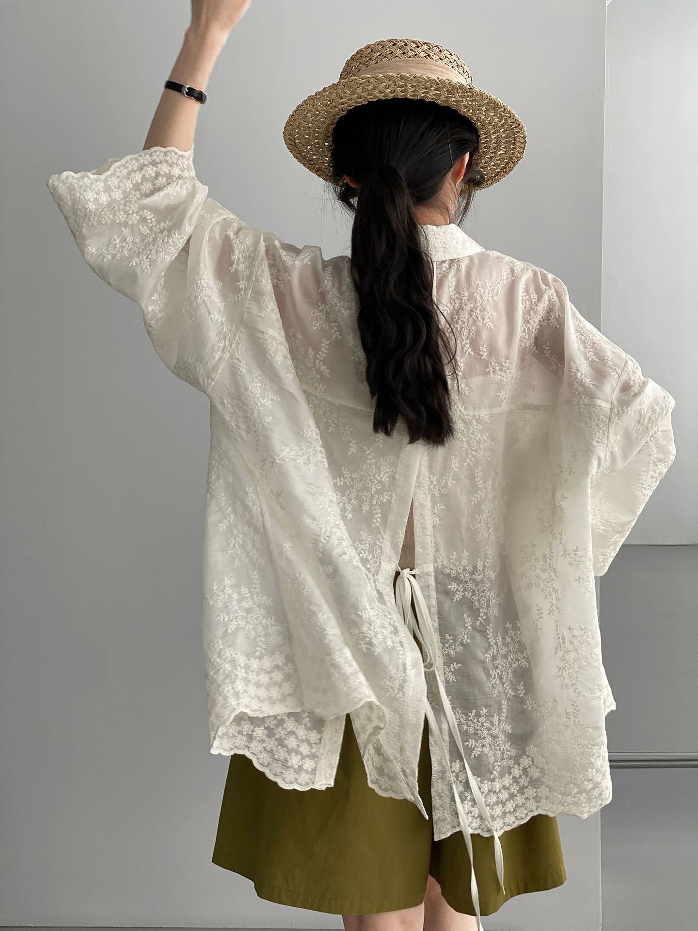 韓系天絲刺繡後背鏤空繫帶防曬襯衫