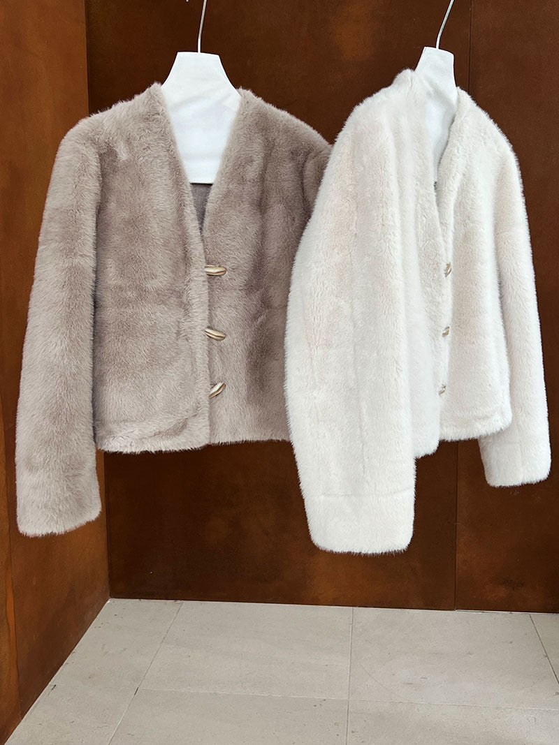 仿貂絨環保皮草V領牛角扣短款外套-2色