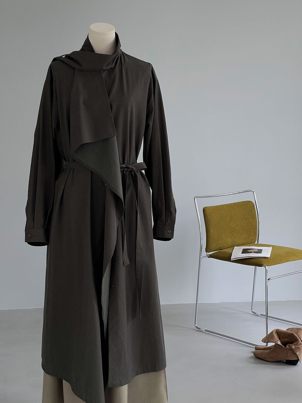 萊賽爾文藝繫帶圍脖領不規則風衣外套