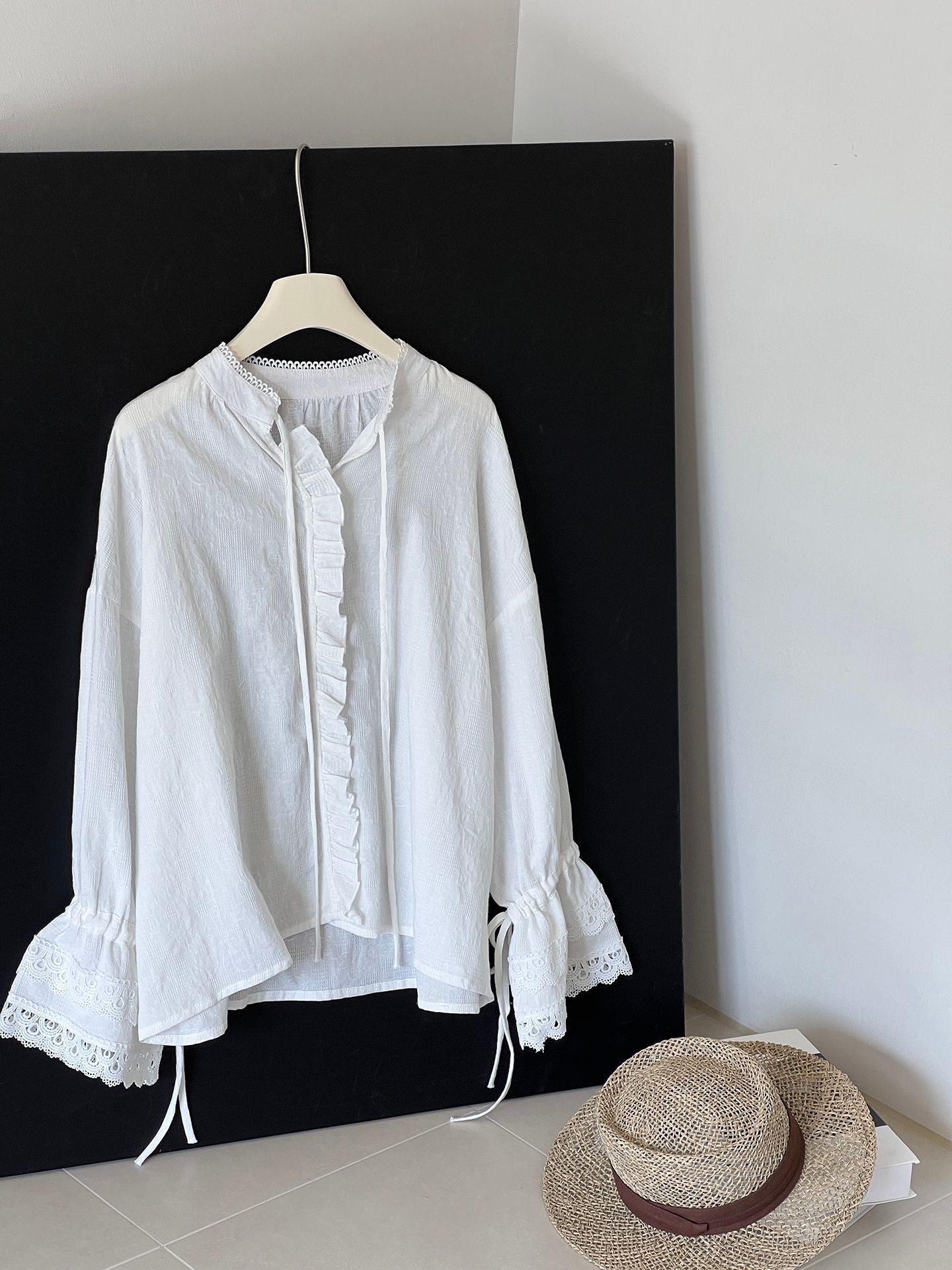 韓系蕾絲拼接木耳邊繫帶喇叭袖襯衫