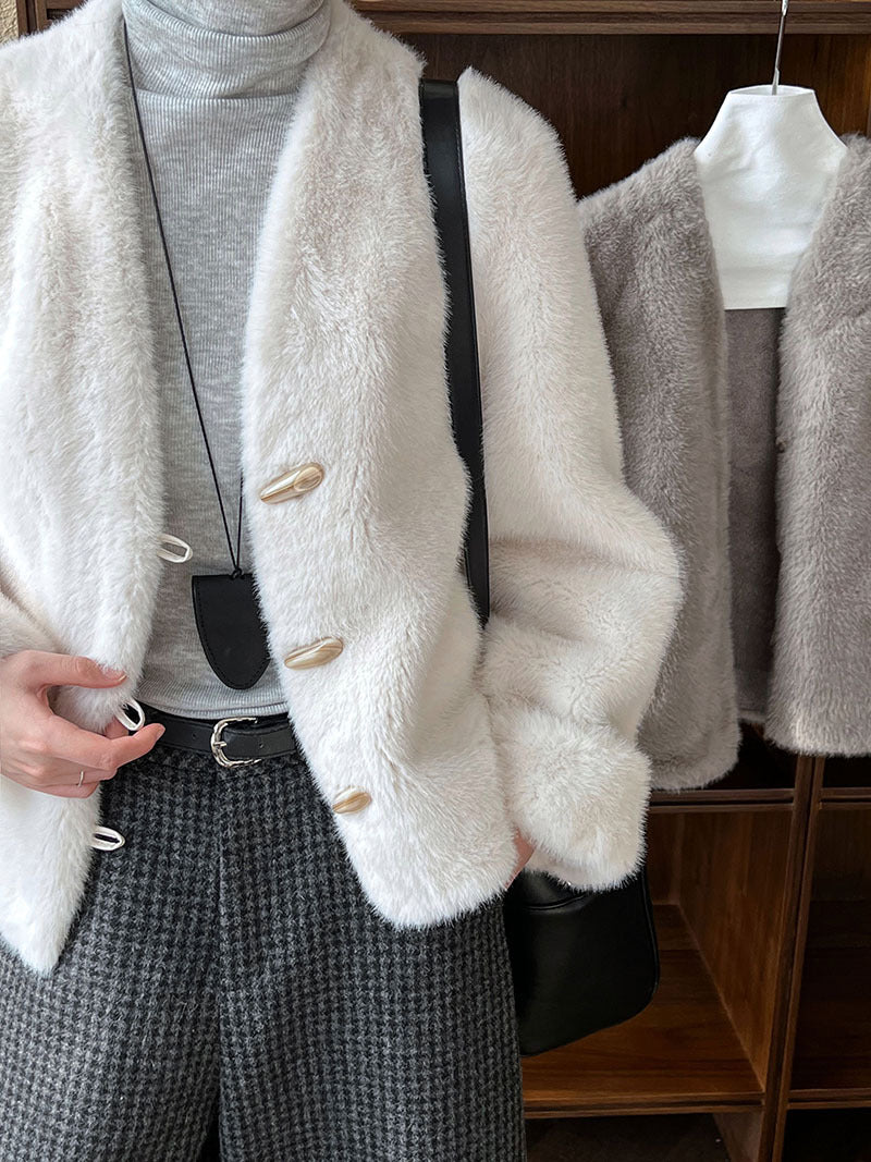 仿貂絨環保皮草V領牛角扣短款外套-2色