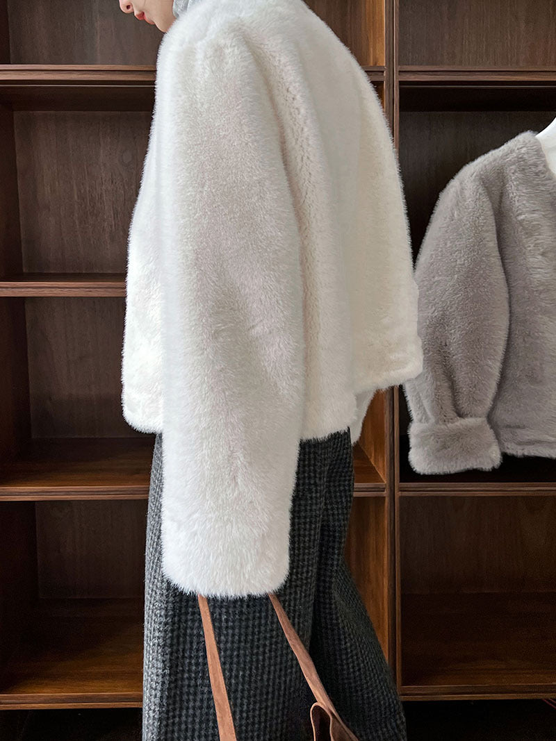 仿貂絨環保皮草V領牛角扣短款外套-2色