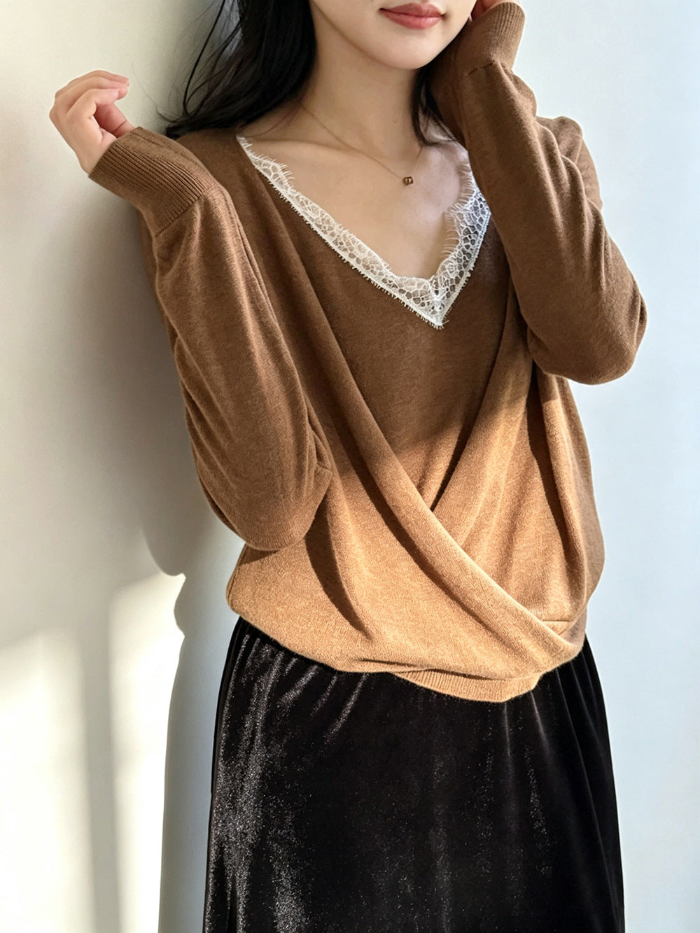 法式慵懶風V領蕾絲拼接假兩件針織上衣-4色