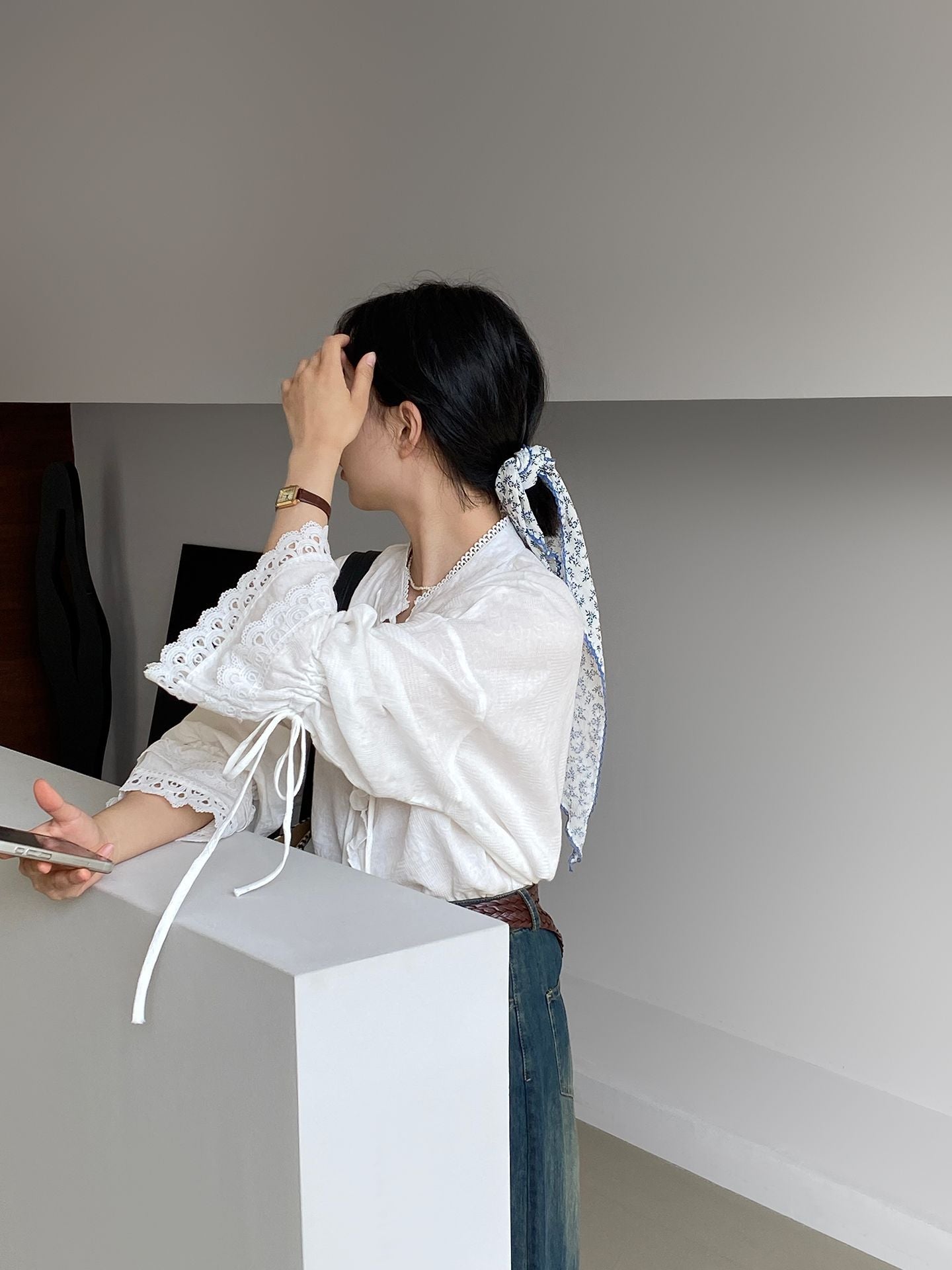 韓系蕾絲拼接木耳邊繫帶喇叭袖襯衫