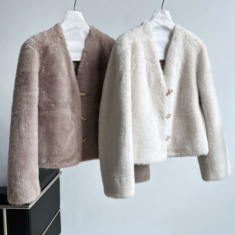 仿貂絨環保皮草V領牛角扣短款外套-2色