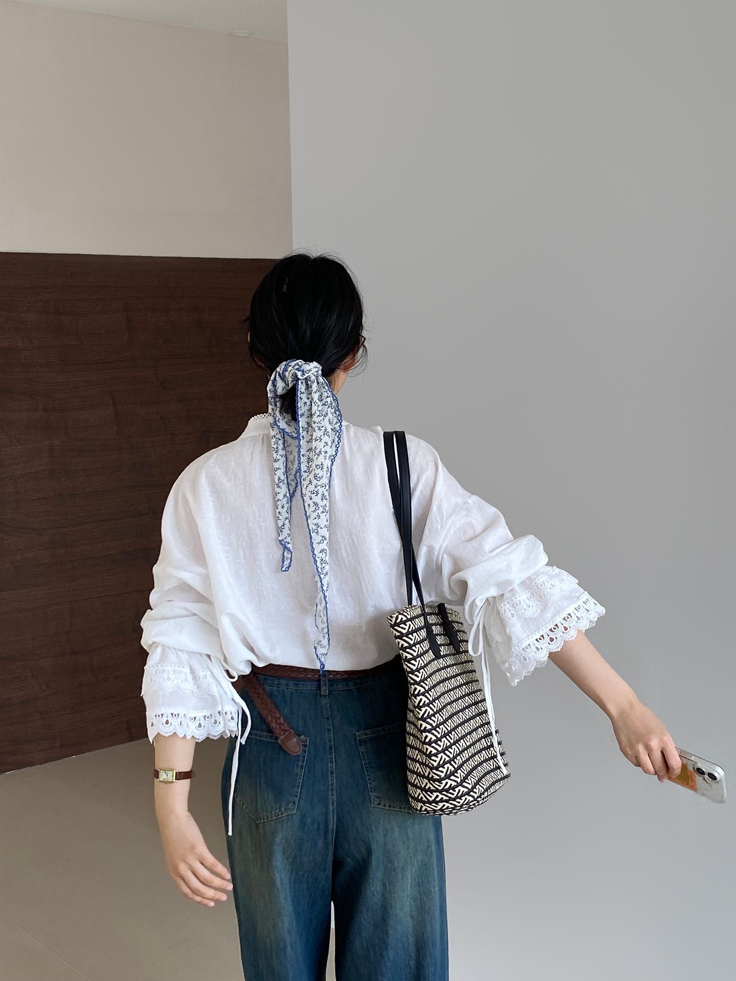 韓系蕾絲拼接木耳邊繫帶喇叭袖襯衫