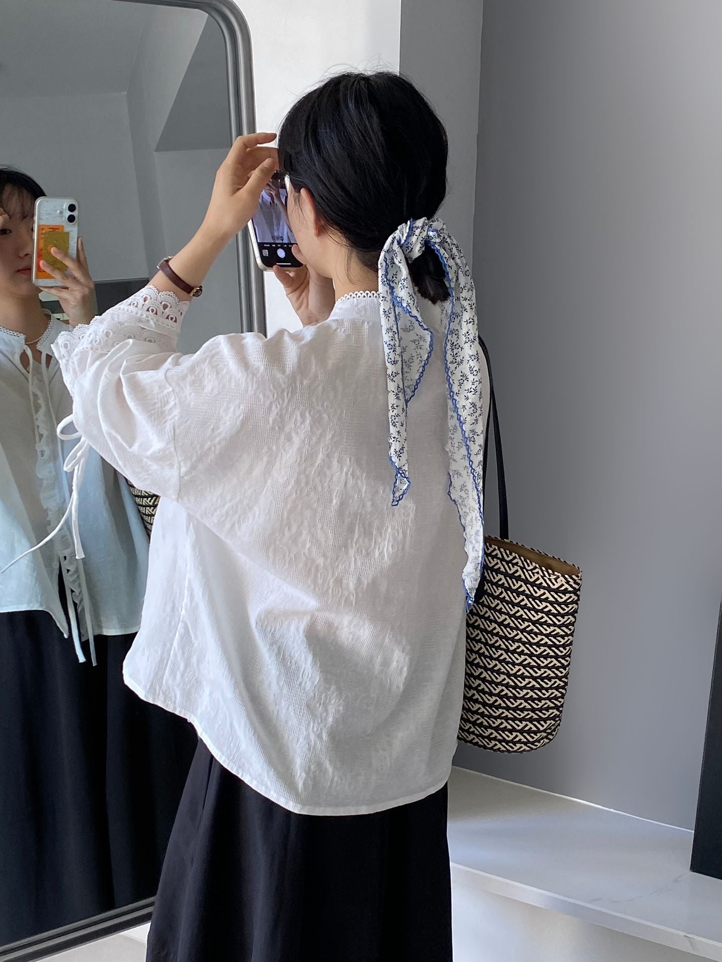 韓系蕾絲拼接木耳邊繫帶喇叭袖襯衫