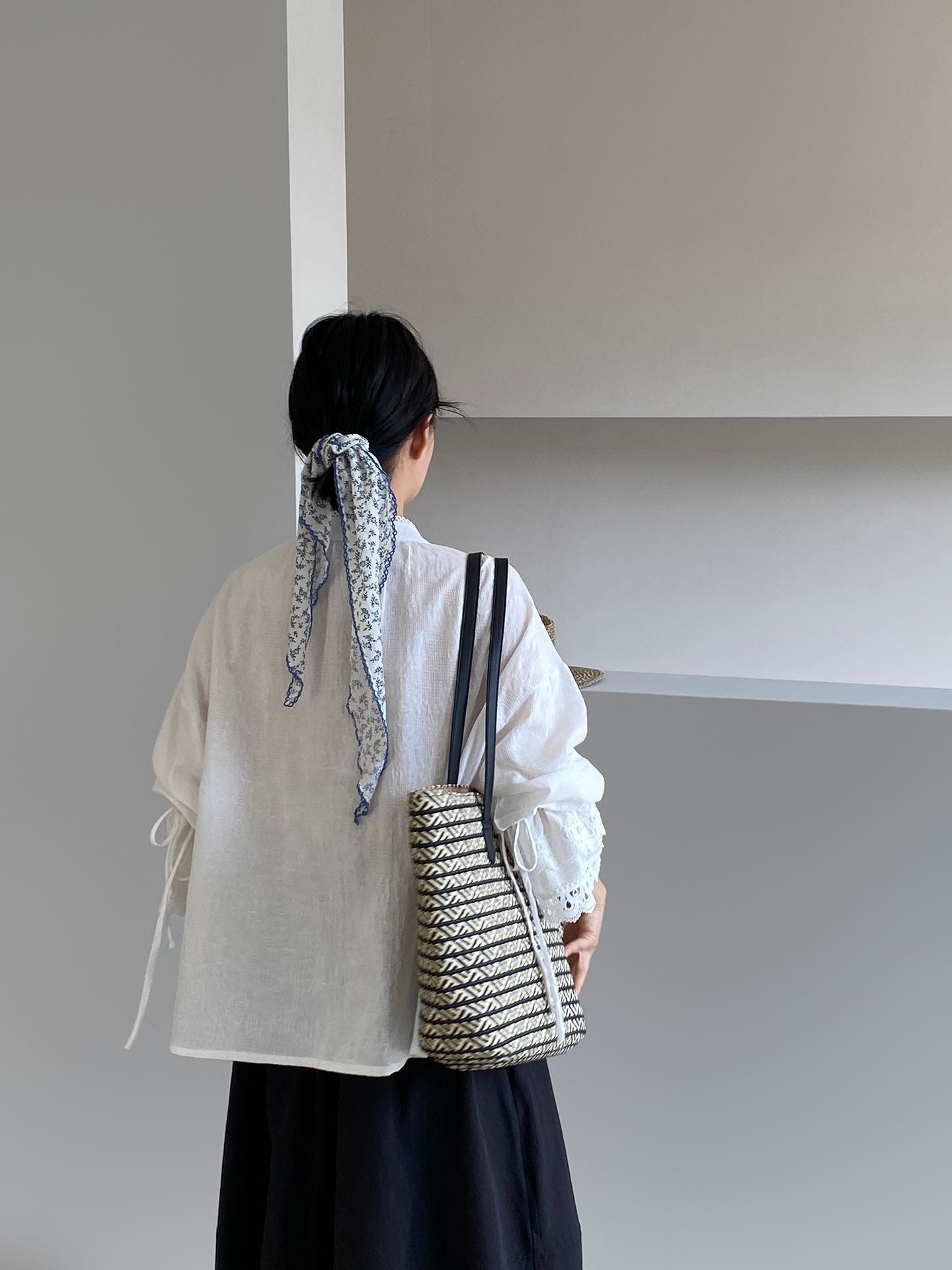 韓系蕾絲拼接木耳邊繫帶喇叭袖襯衫