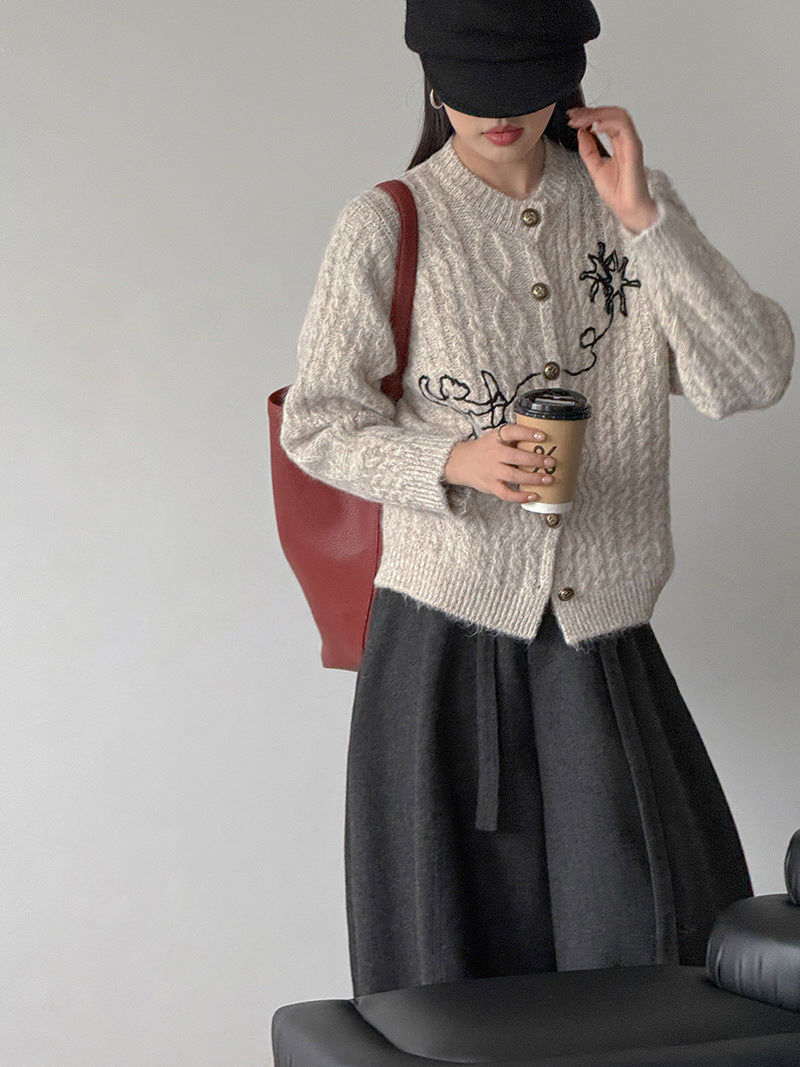 小眾刺繡軟糯長袖針織開衫-3色