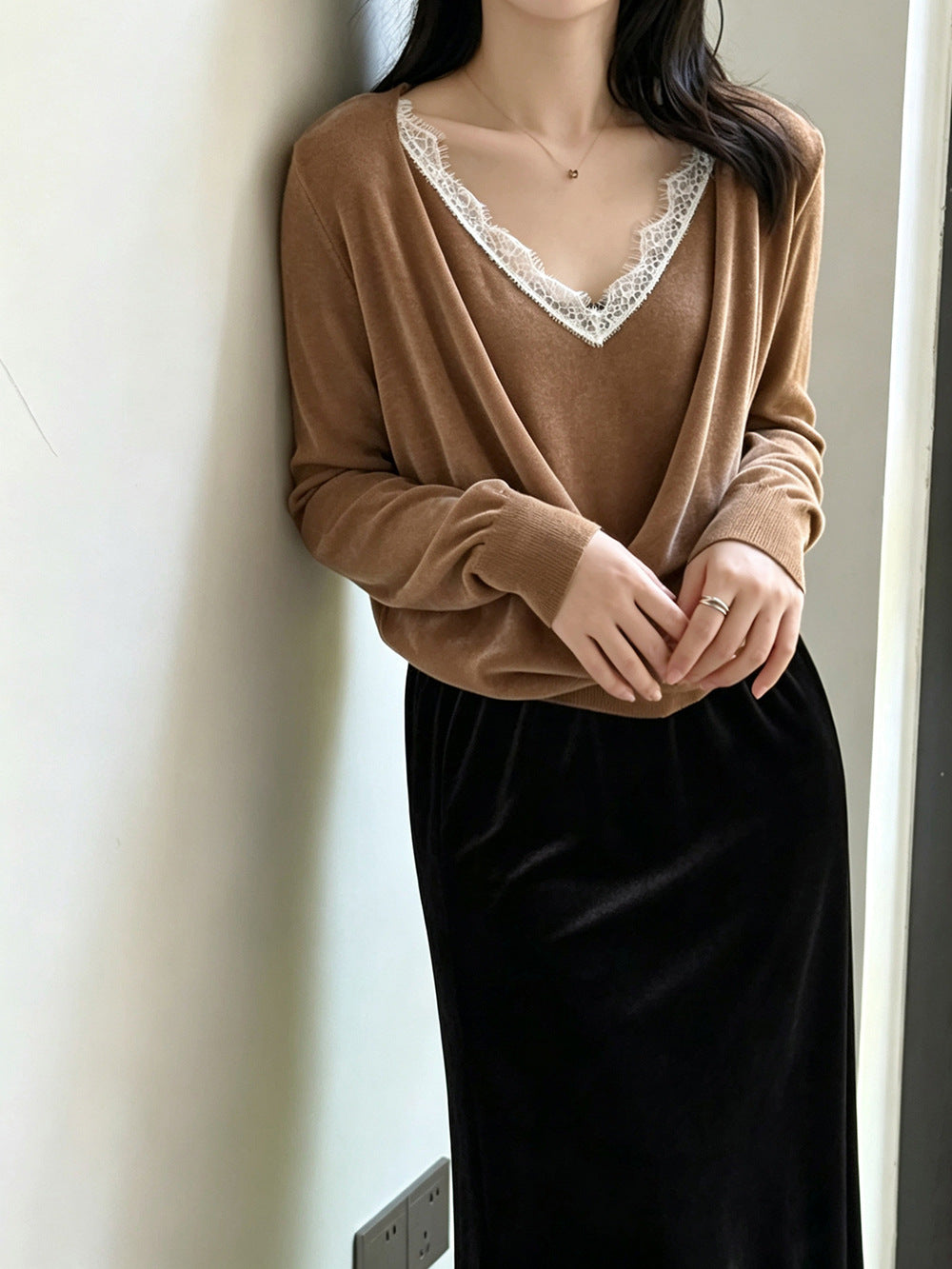 法式慵懶風V領蕾絲拼接假兩件針織上衣-4色