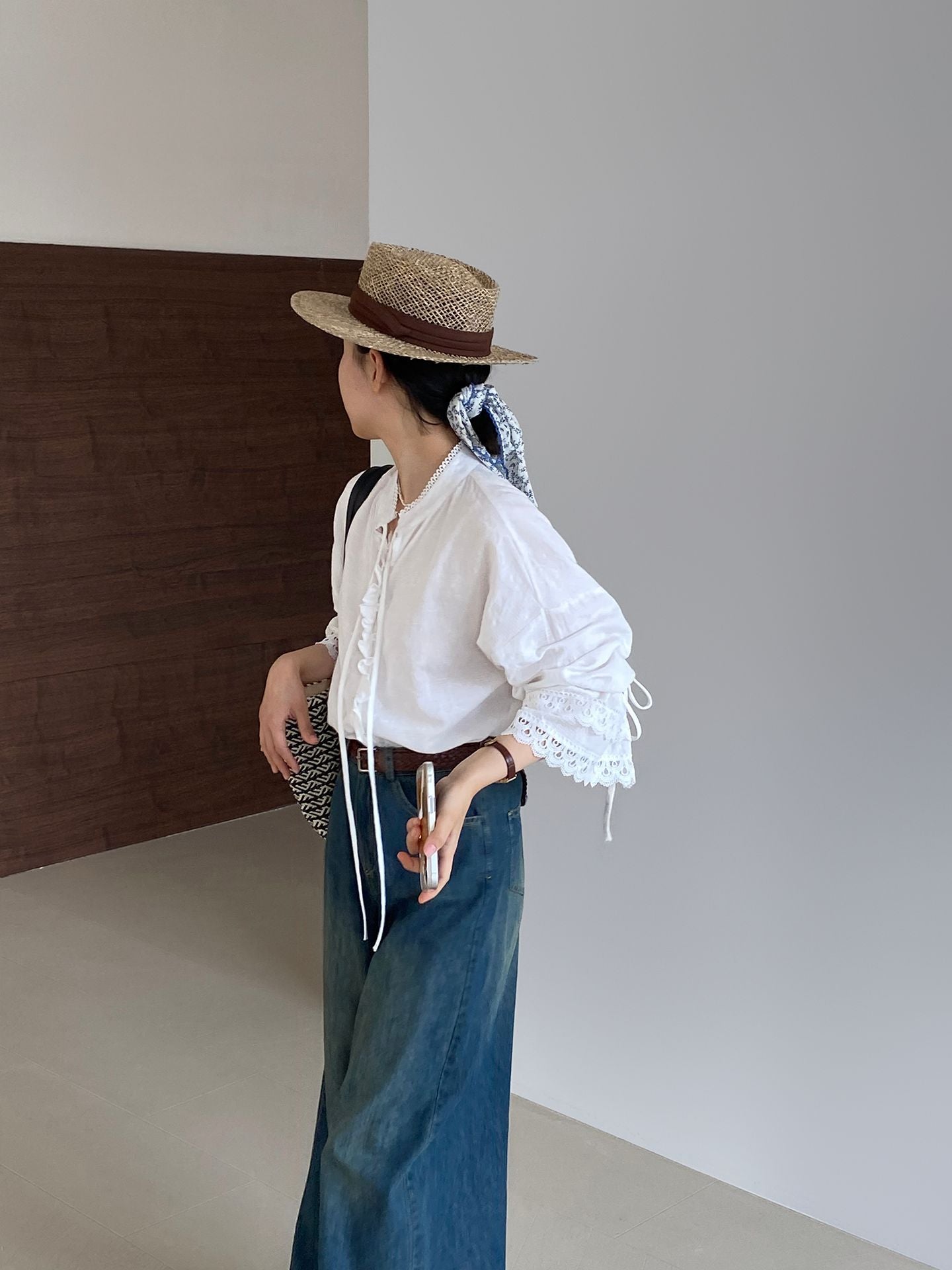 韓系蕾絲拼接木耳邊繫帶喇叭袖襯衫