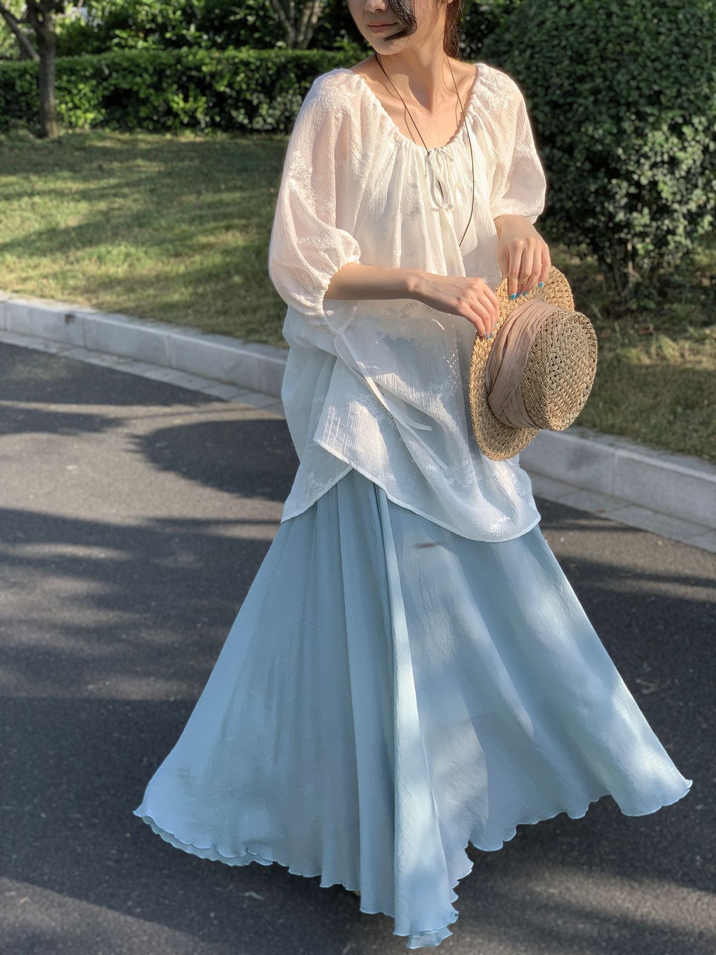 韓系天絲繡花防曬抽繩罩衫上衣