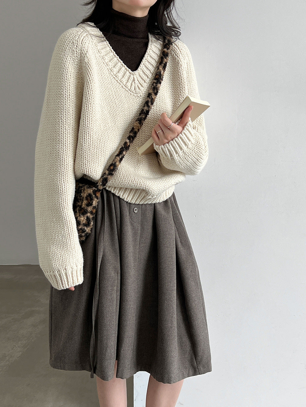 韓系V領粗針慵懶風寬鬆套頭針織毛衣-2色