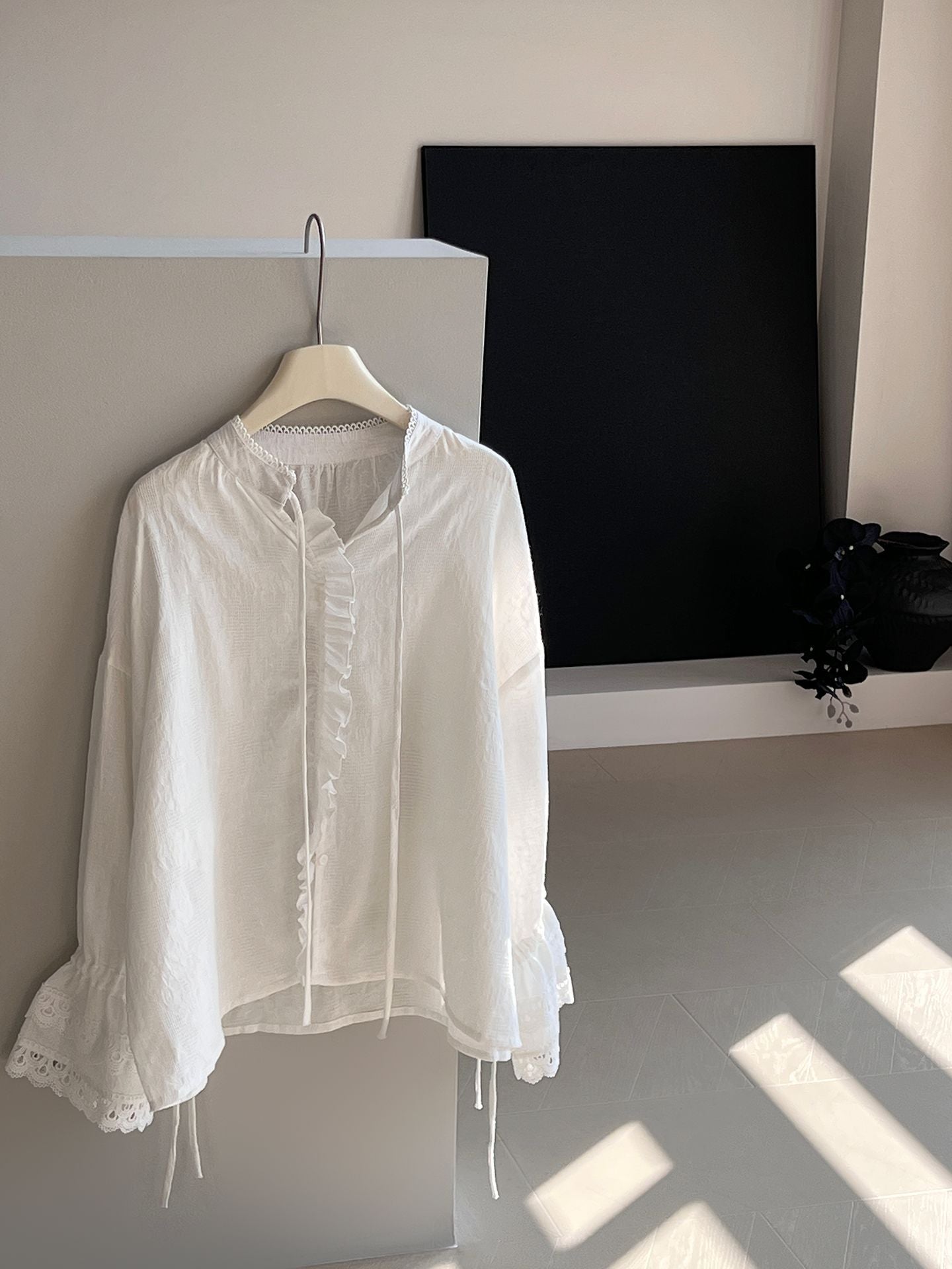 韓系蕾絲拼接木耳邊繫帶喇叭袖襯衫