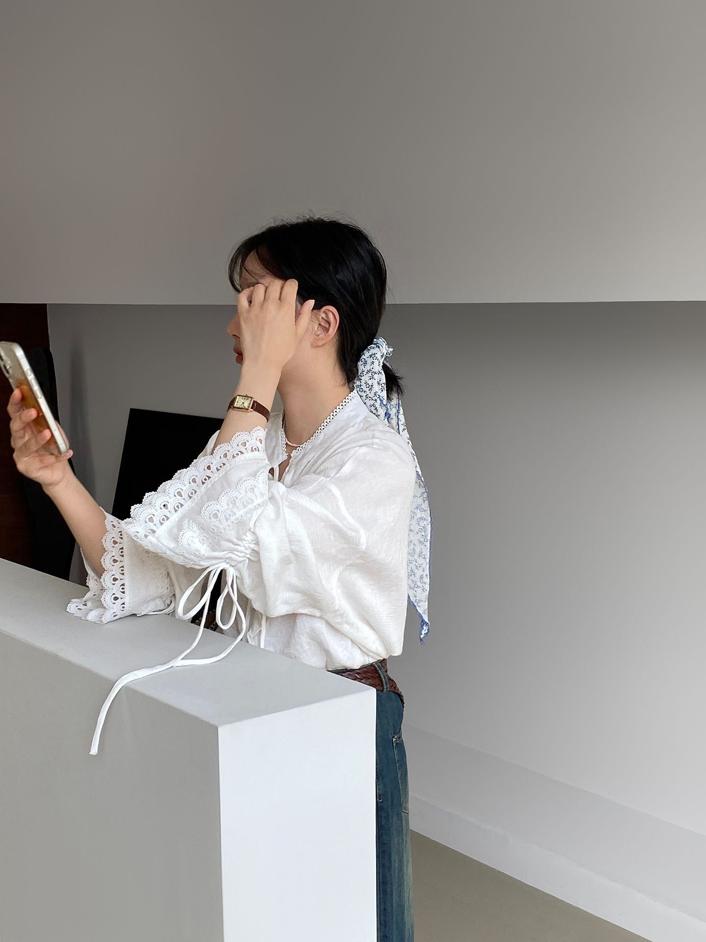 韓系蕾絲拼接木耳邊繫帶喇叭袖襯衫