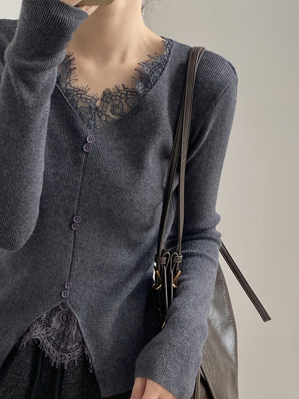 (48H出貨)法式蕾絲拼接V領針織打底衫-4色