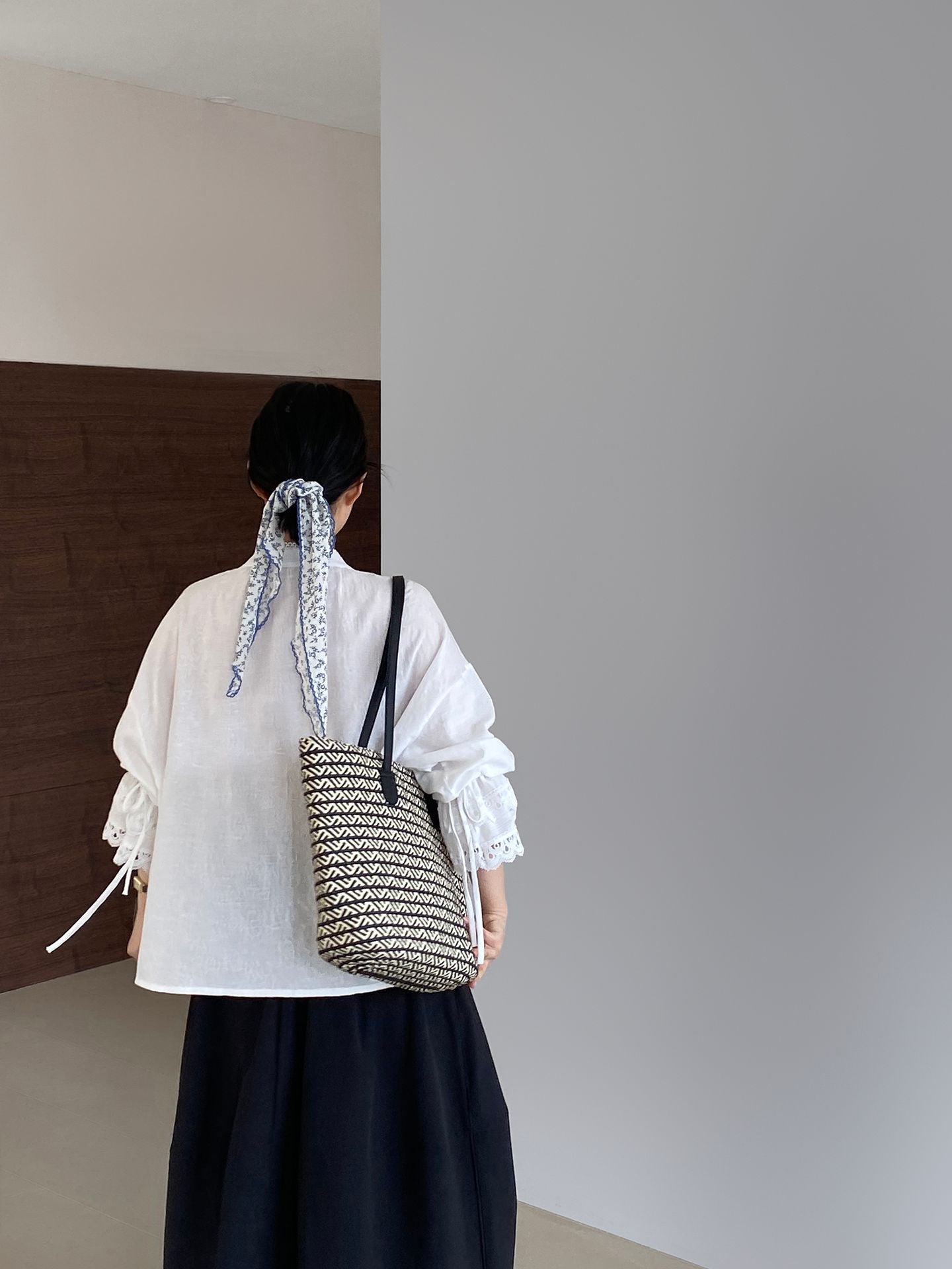 韓系蕾絲拼接木耳邊繫帶喇叭袖襯衫