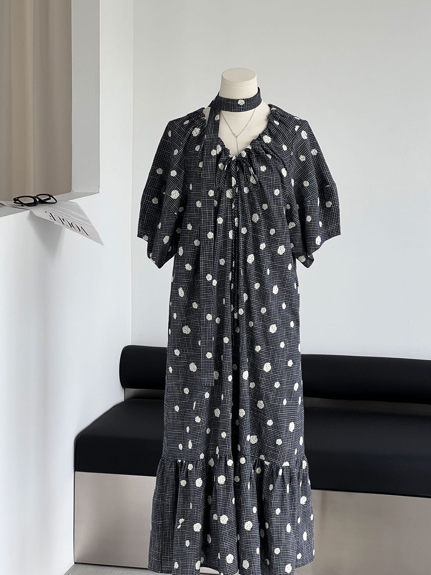 法式刺繡波點慵懶V領短袖長洋裝