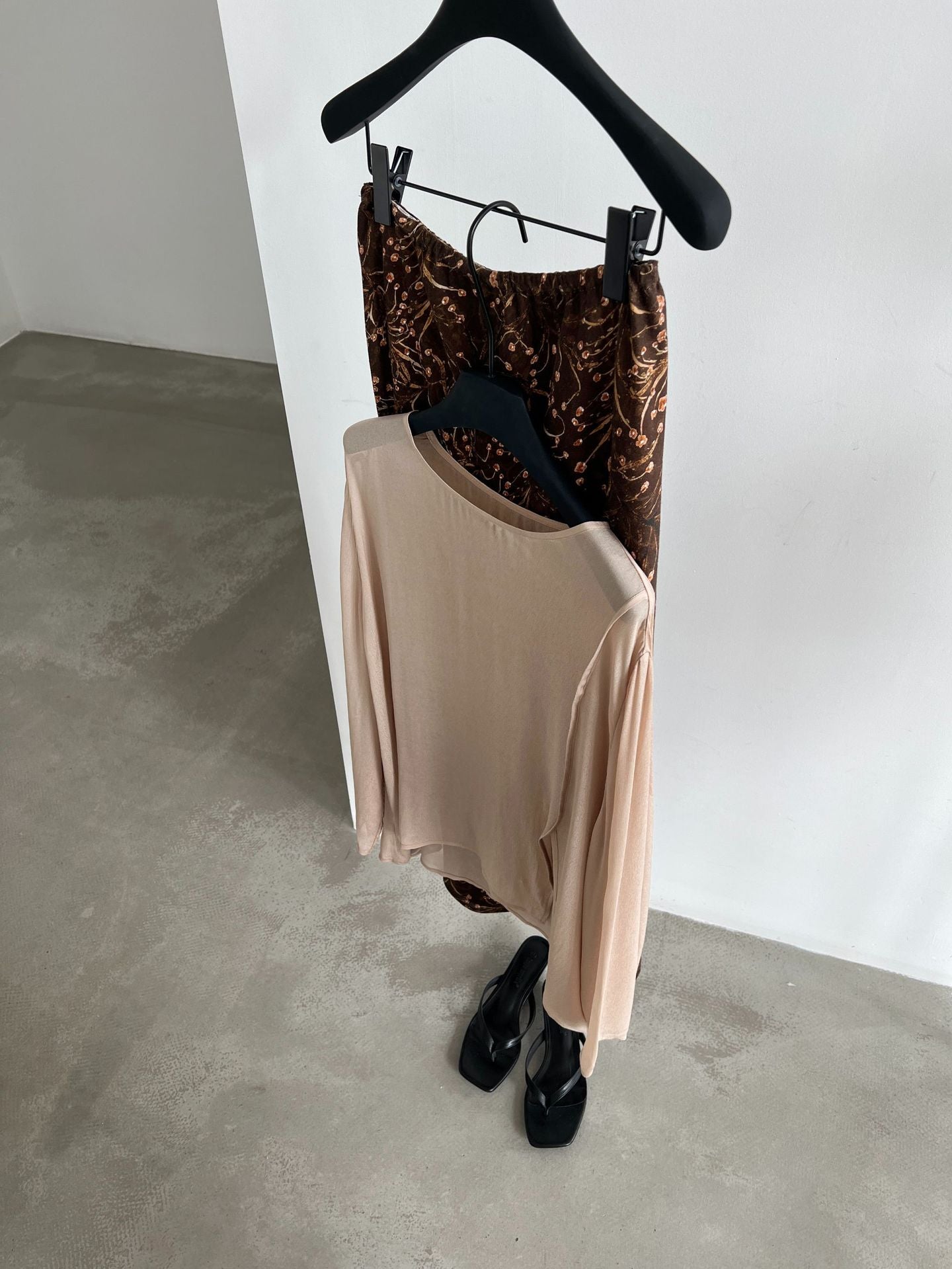 溫柔風垂墜透視上衣＋碎花魚尾高腰長裙-兩件式套裝