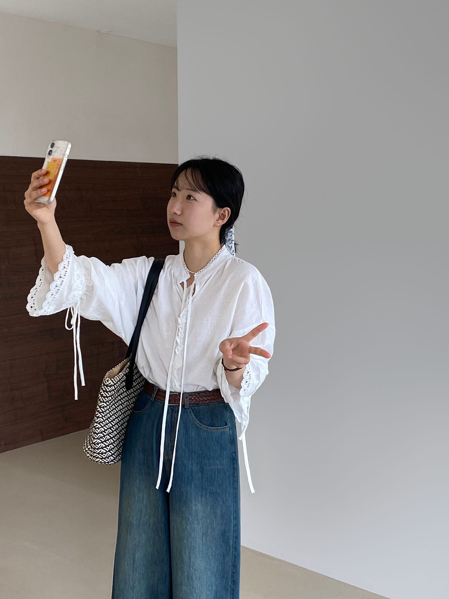 韓系蕾絲拼接木耳邊繫帶喇叭袖襯衫