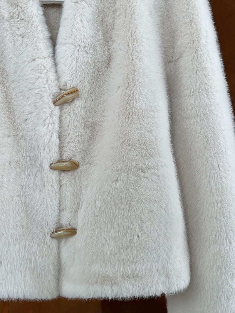 仿貂絨環保皮草V領牛角扣短款外套-2色