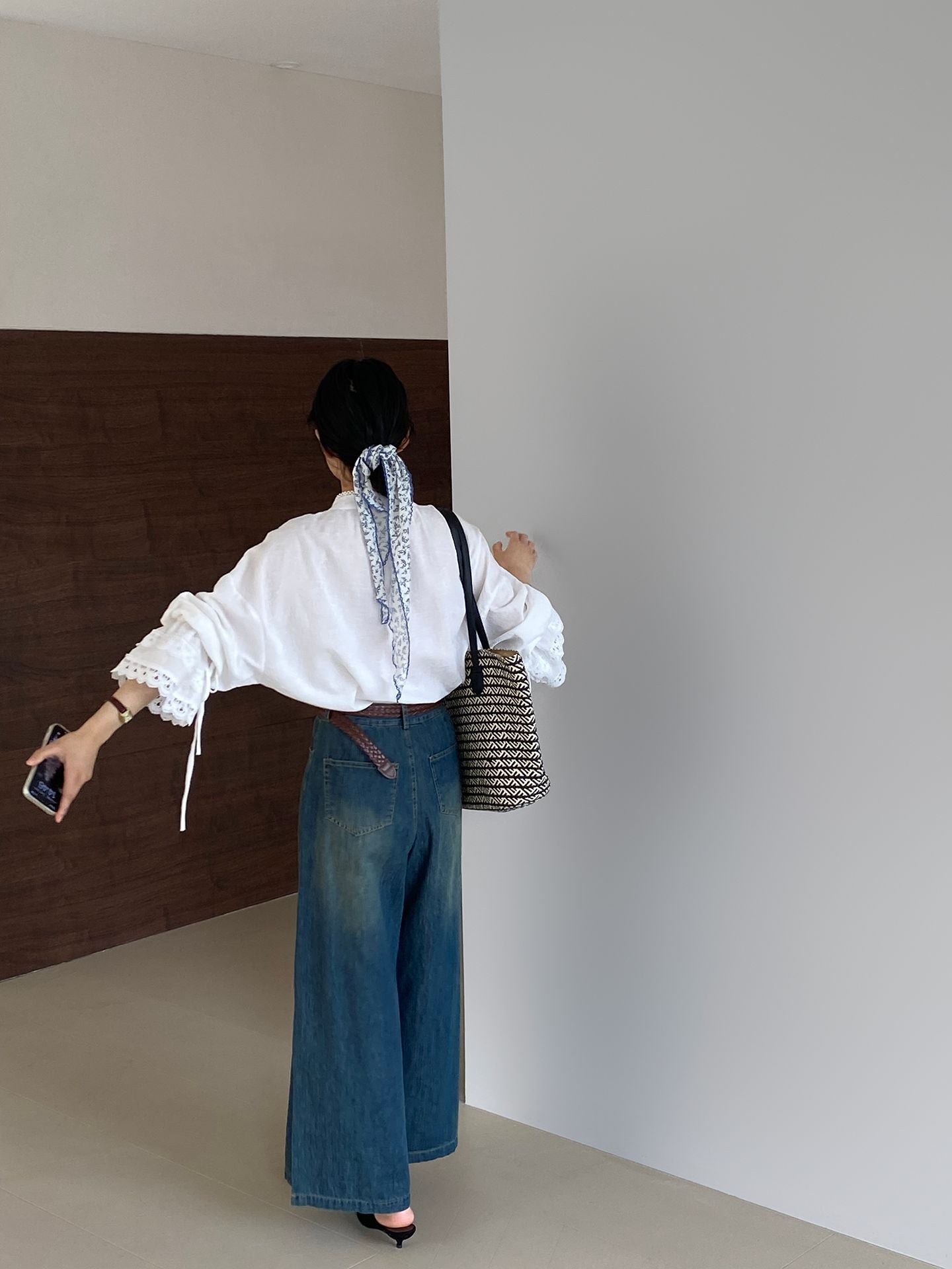 韓系蕾絲拼接木耳邊繫帶喇叭袖襯衫