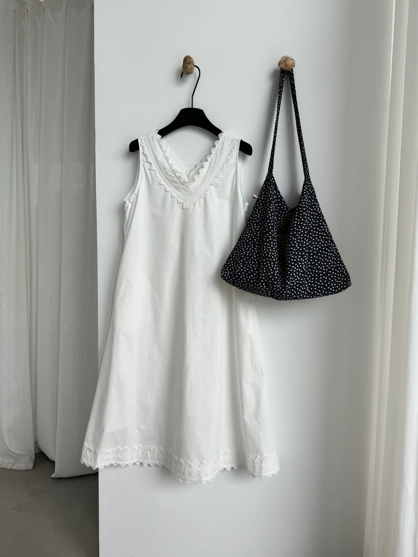 夏日度假風提花刺繡V領背心洋裝