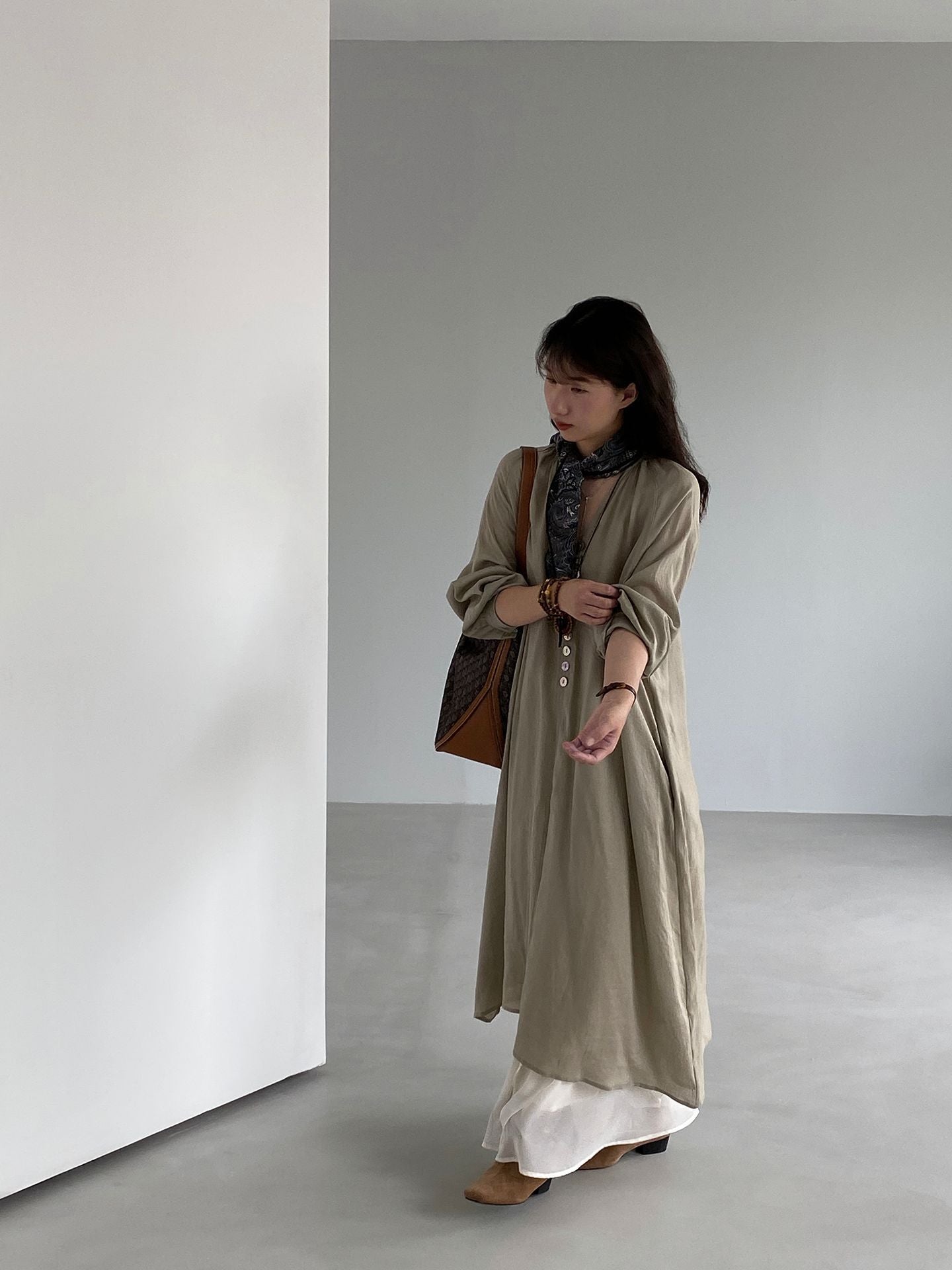 禪意溫柔風苧麻貝殼扣長款襯衫洋裝