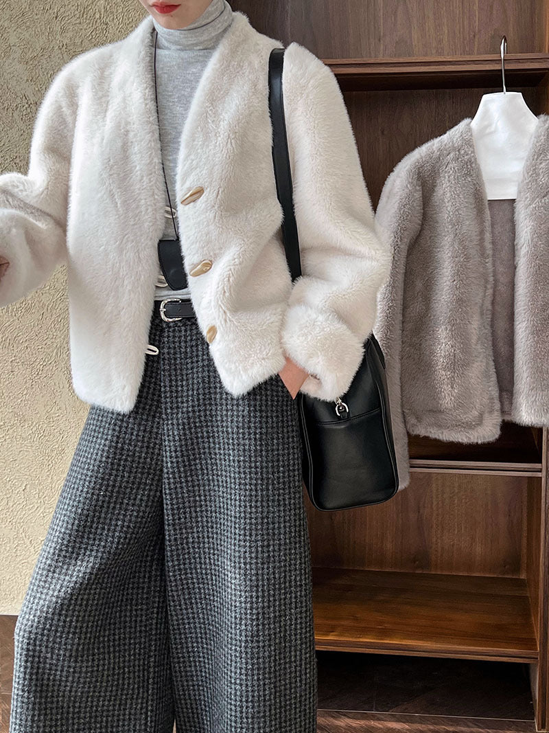 仿貂絨環保皮草V領牛角扣短款外套-2色