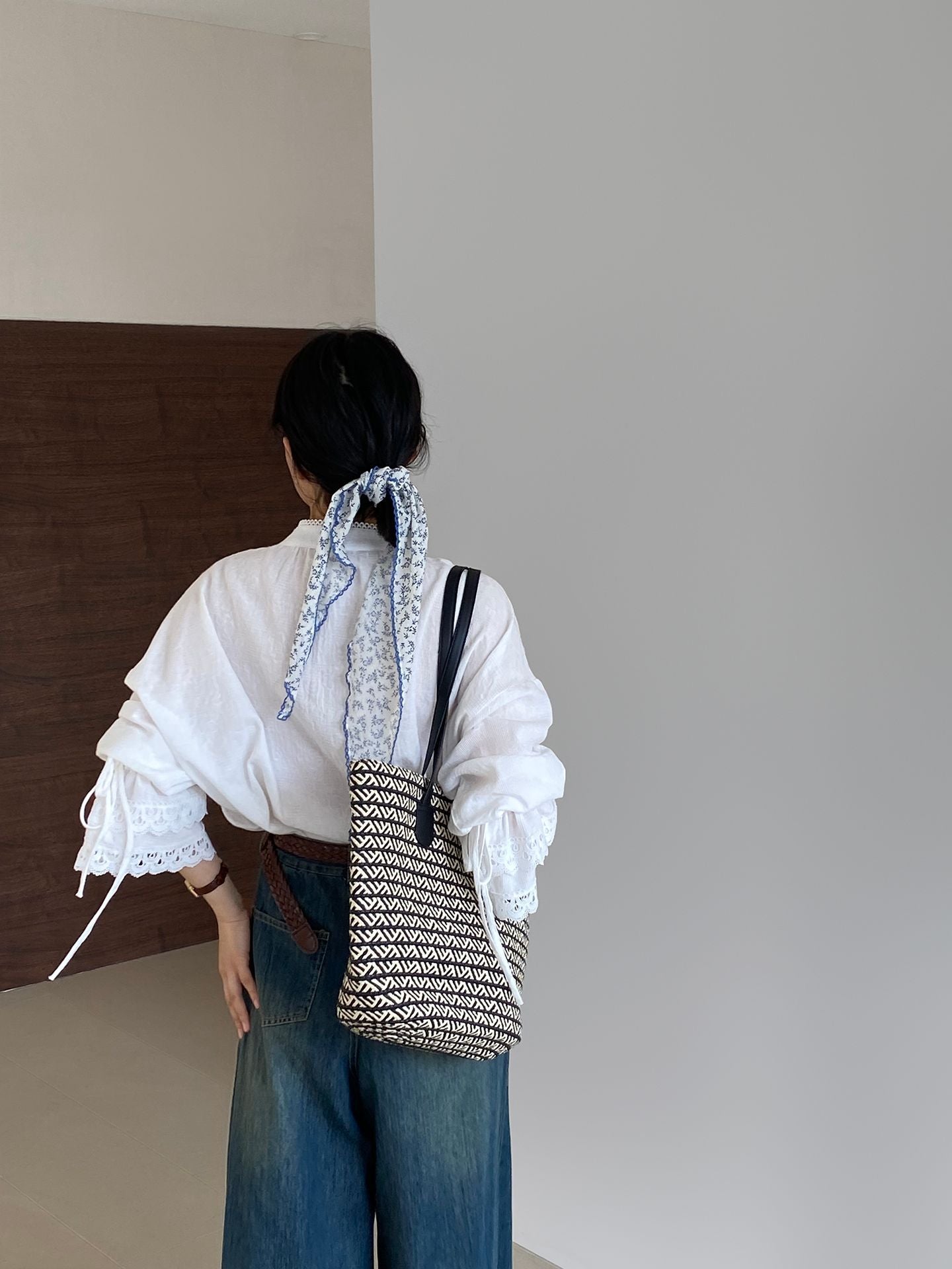 韓系蕾絲拼接木耳邊繫帶喇叭袖襯衫