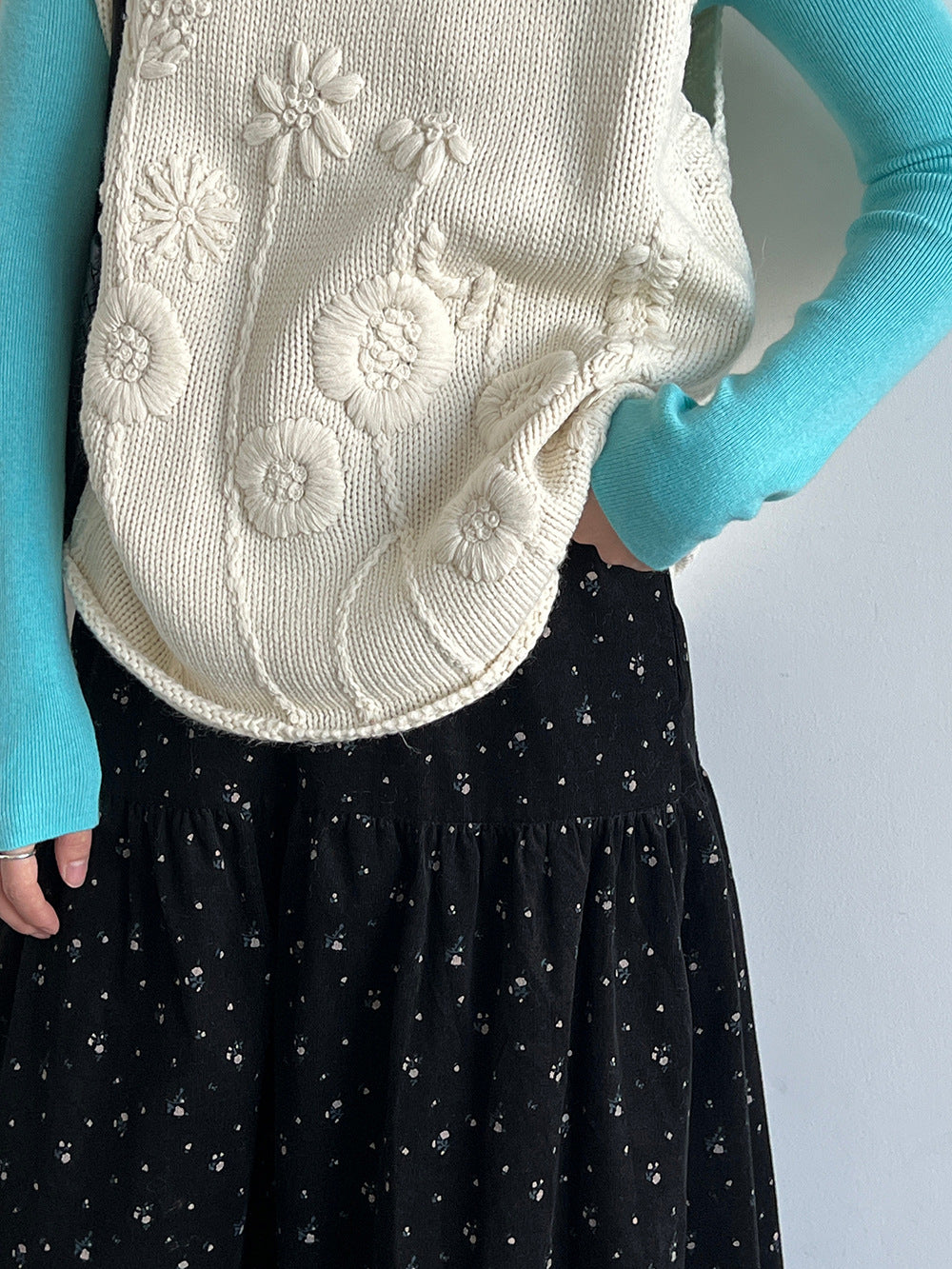 韓系立體刺繡花疊穿針織馬甲背心