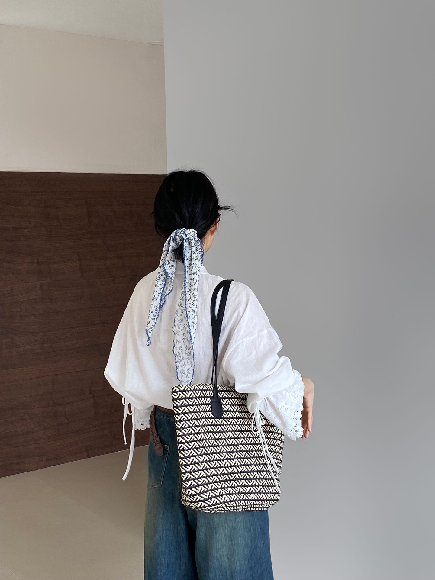 韓系蕾絲拼接木耳邊繫帶喇叭袖襯衫