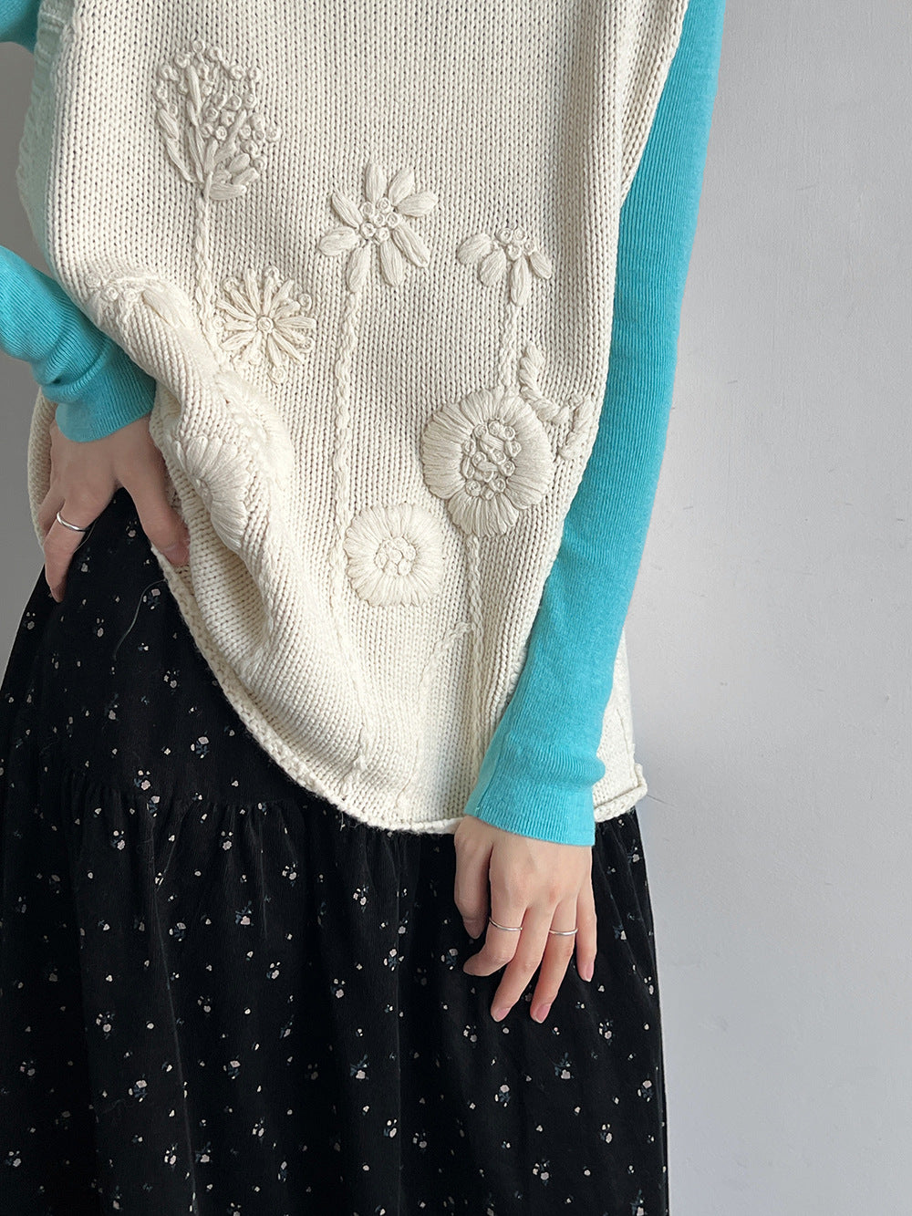 韓系立體刺繡花疊穿針織馬甲背心