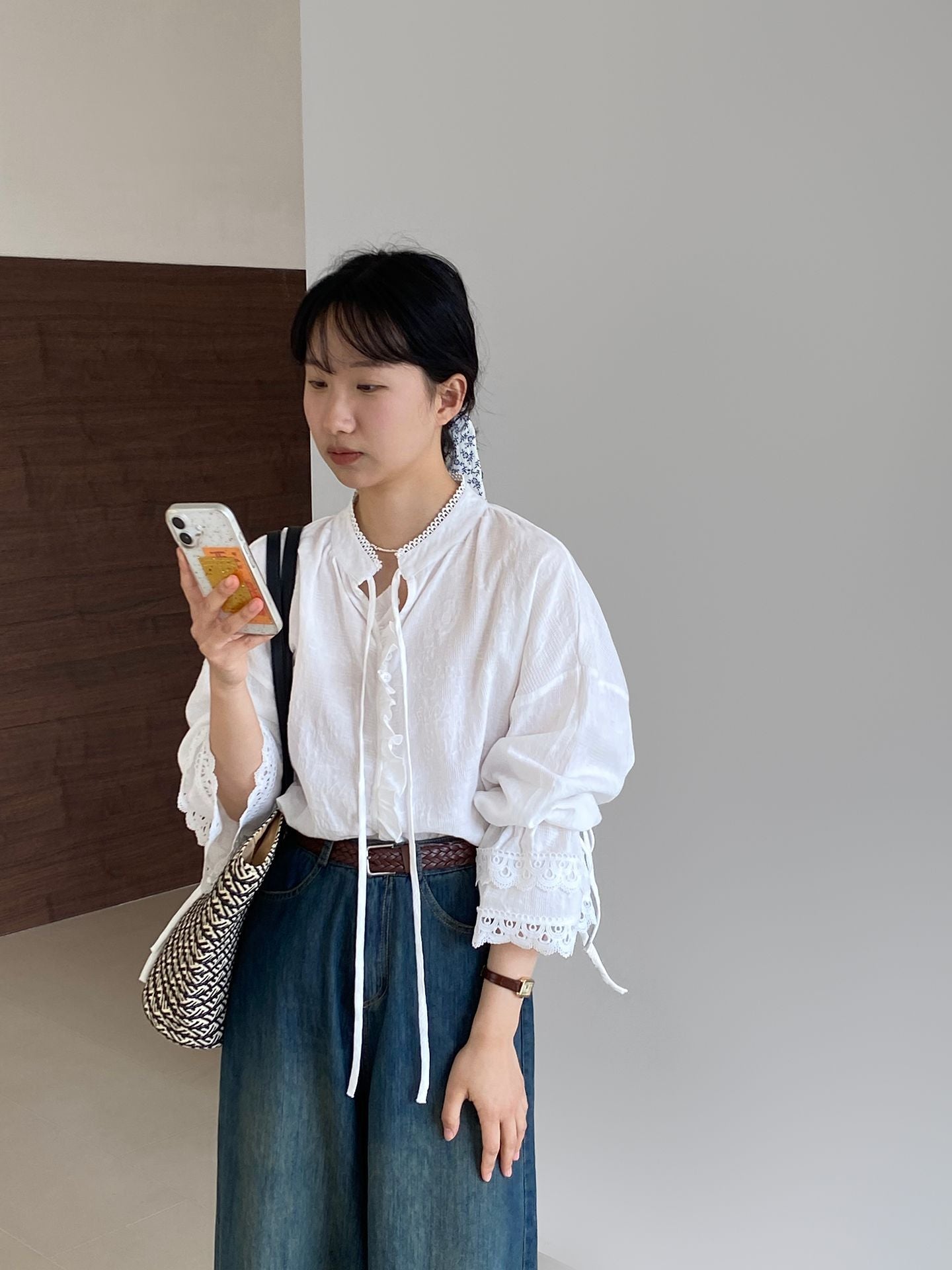 韓系蕾絲拼接木耳邊繫帶喇叭袖襯衫