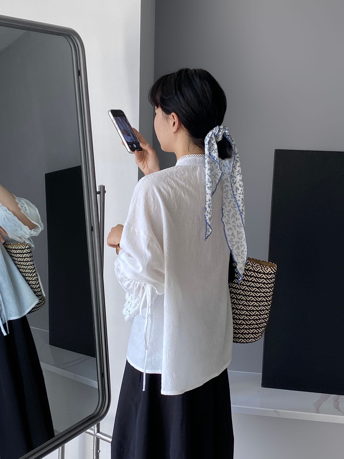 韓系蕾絲拼接木耳邊繫帶喇叭袖襯衫