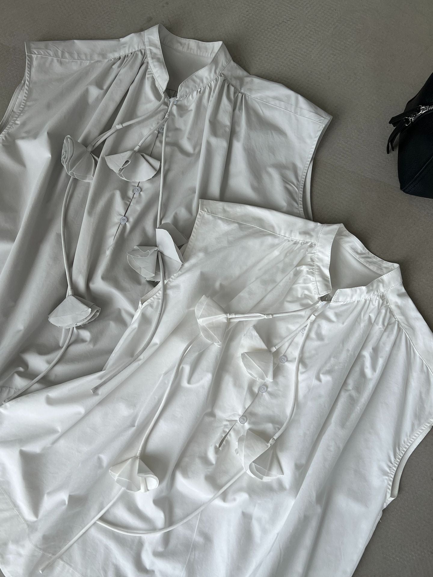 手工立體花朵設計感無袖抽褶氣質上衣-2色