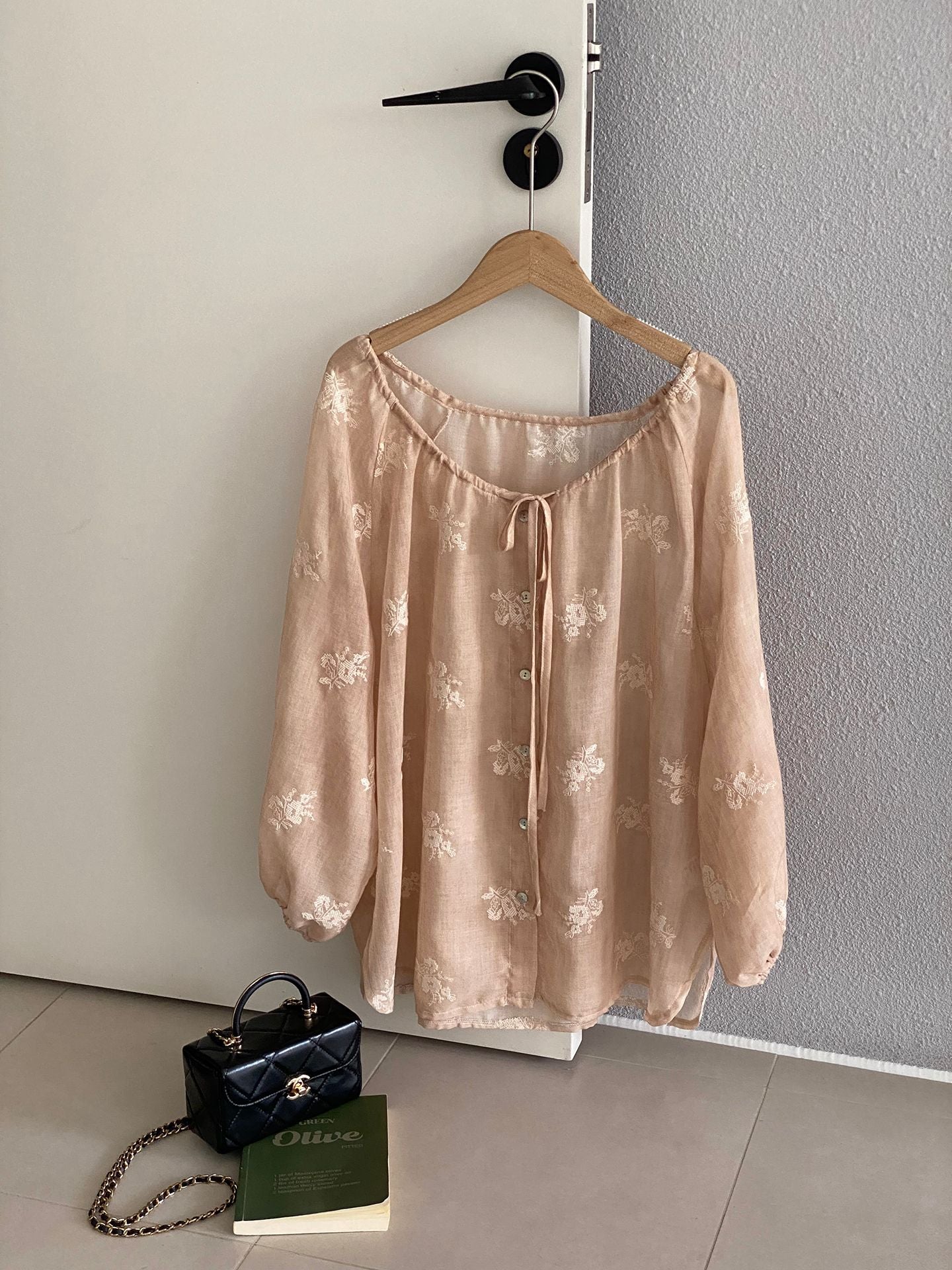 重工刺繡圓領抽繩繫帶燈籠袖防曬罩衫