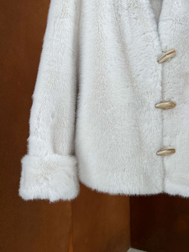 仿貂絨環保皮草V領牛角扣短款外套-2色