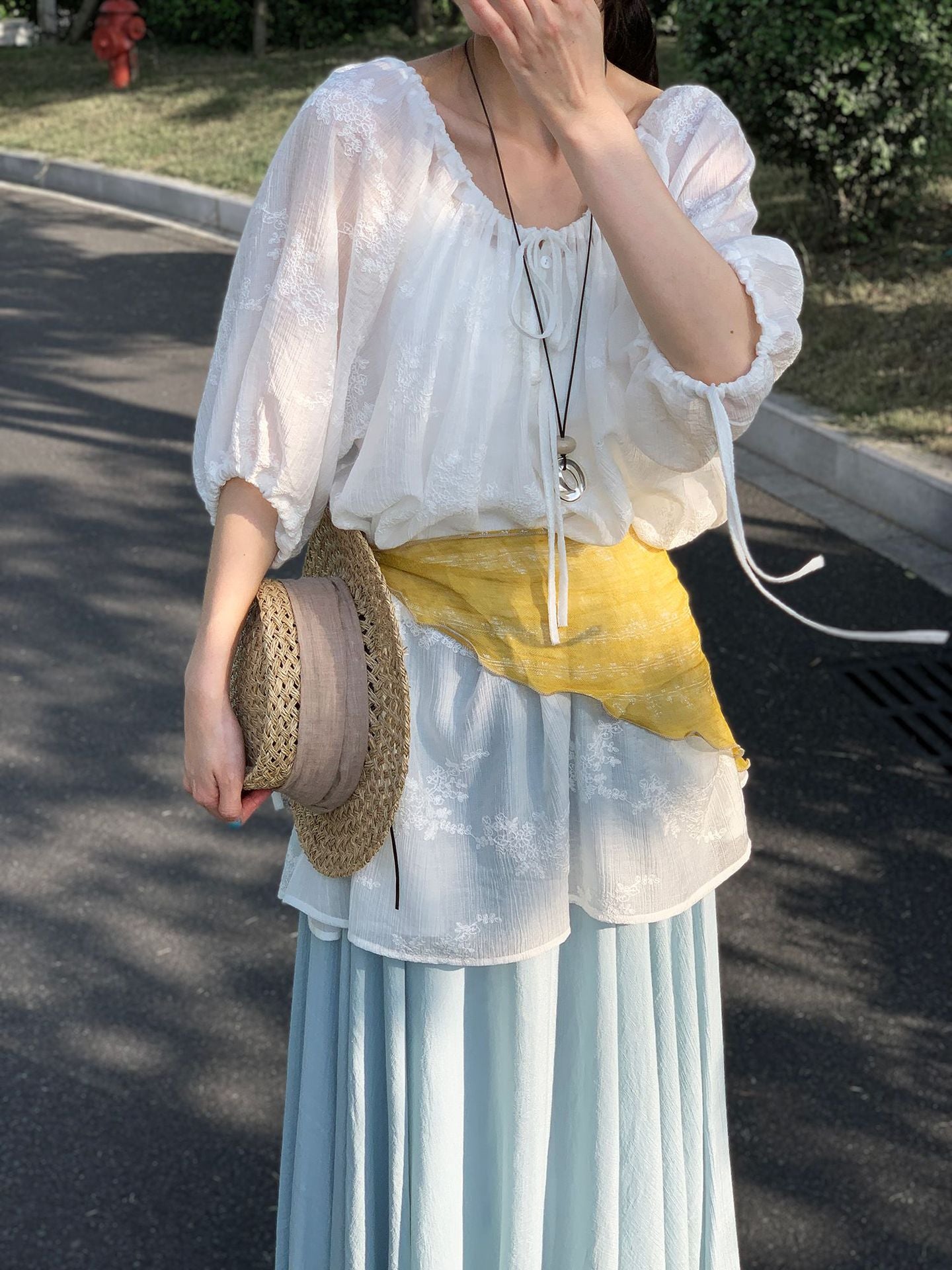 韓系天絲繡花防曬抽繩罩衫上衣
