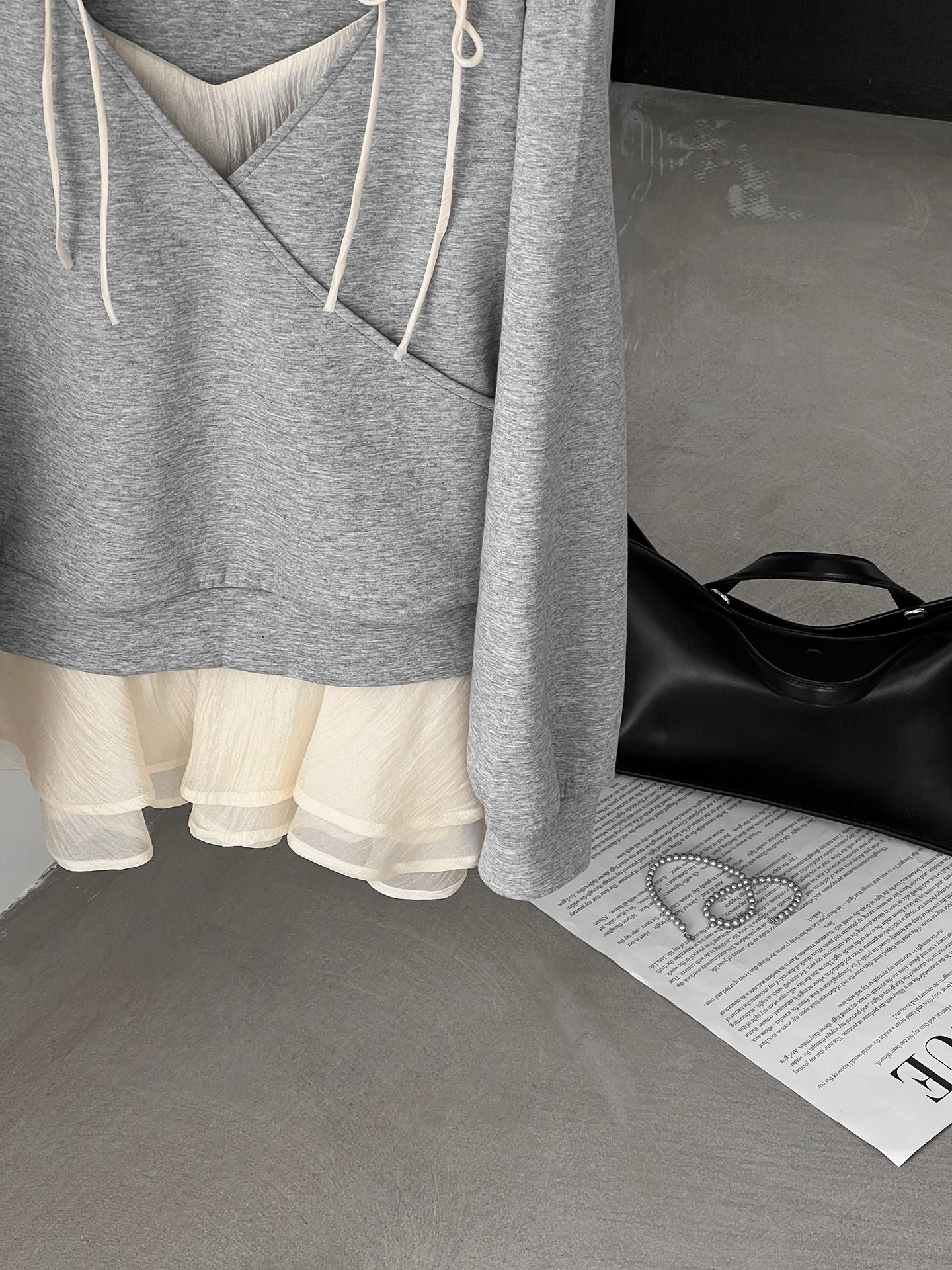 【疊穿芭蕾】V領荷葉邊拼接假兩件繫帶上衣