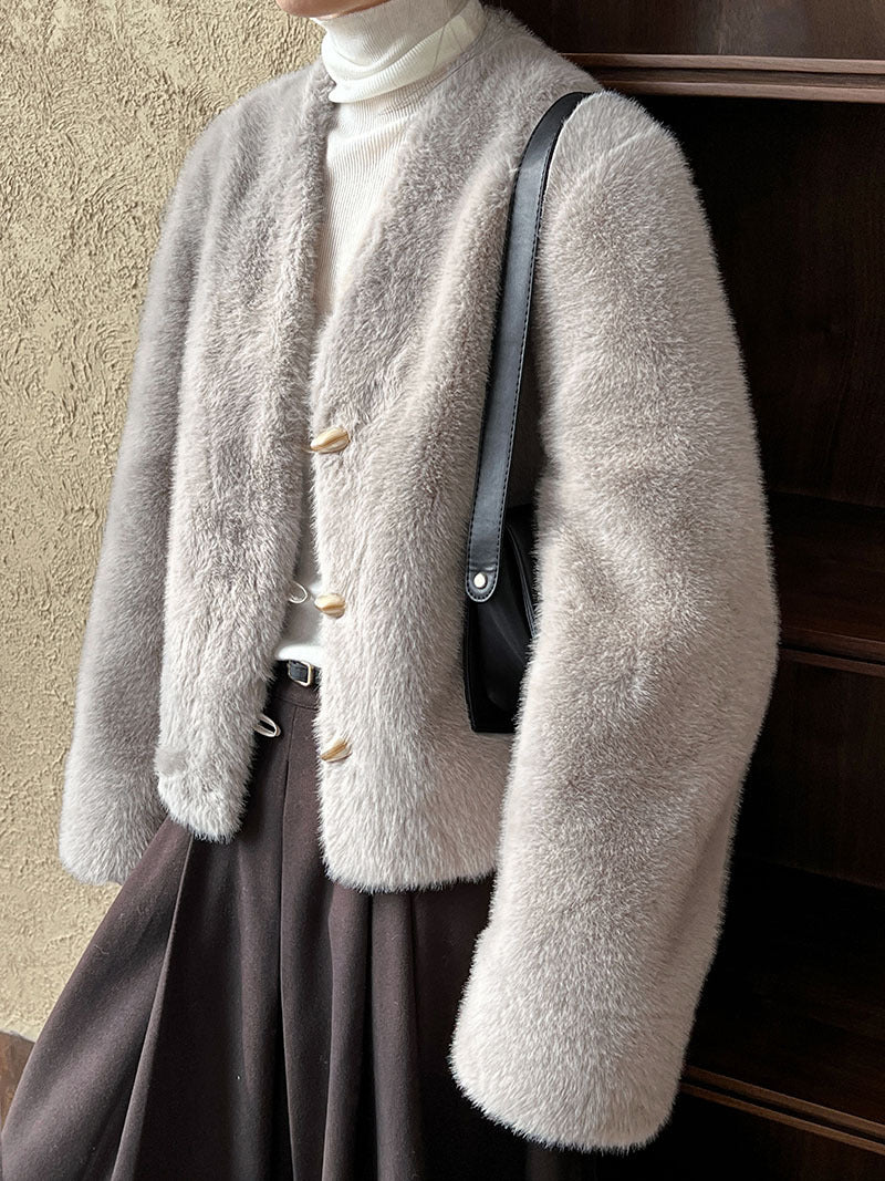 仿貂絨環保皮草V領牛角扣短款外套-2色